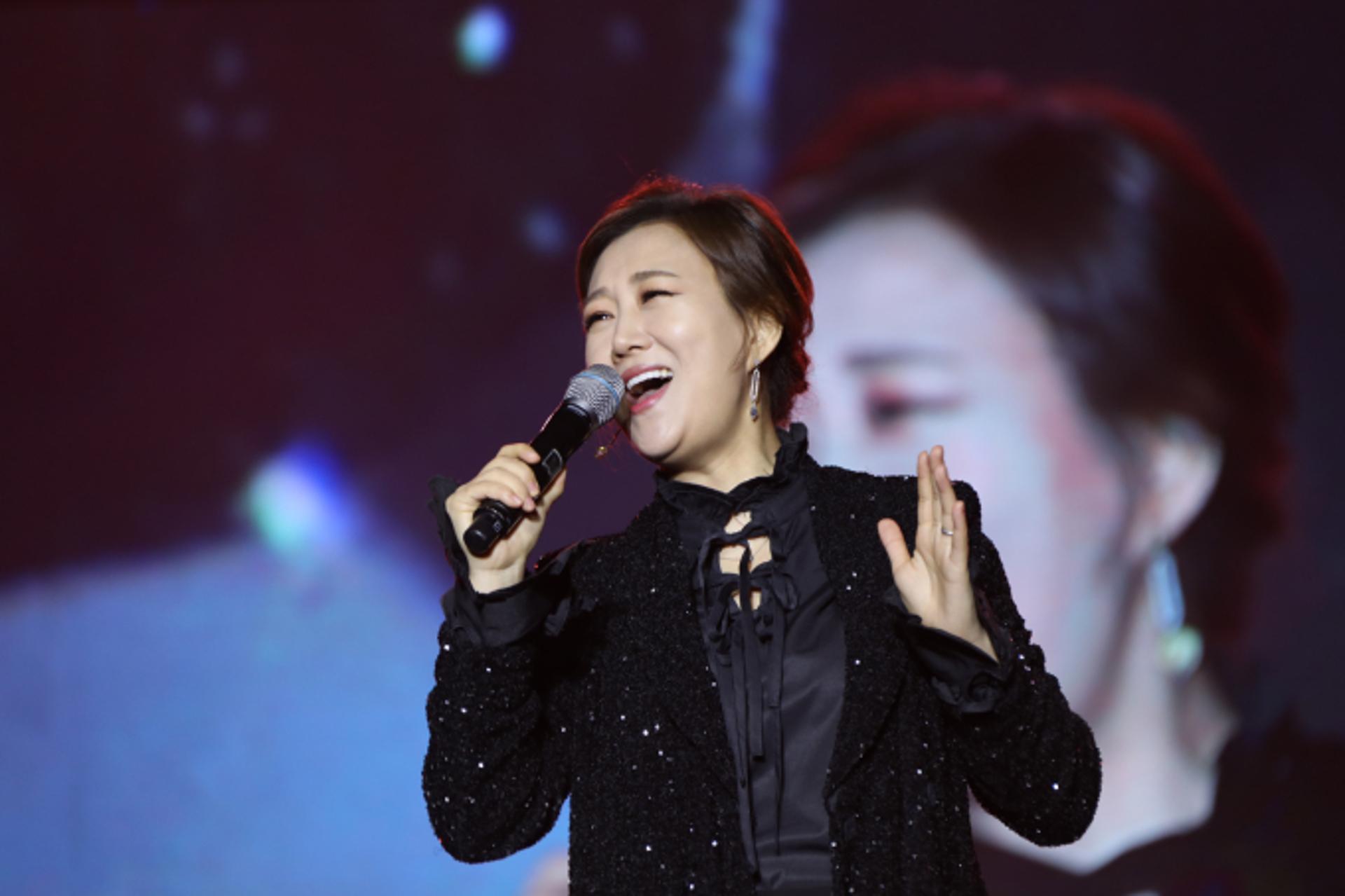 '행사의 여왕' 장윤정, 립싱크 논란… 왜 나왔나?