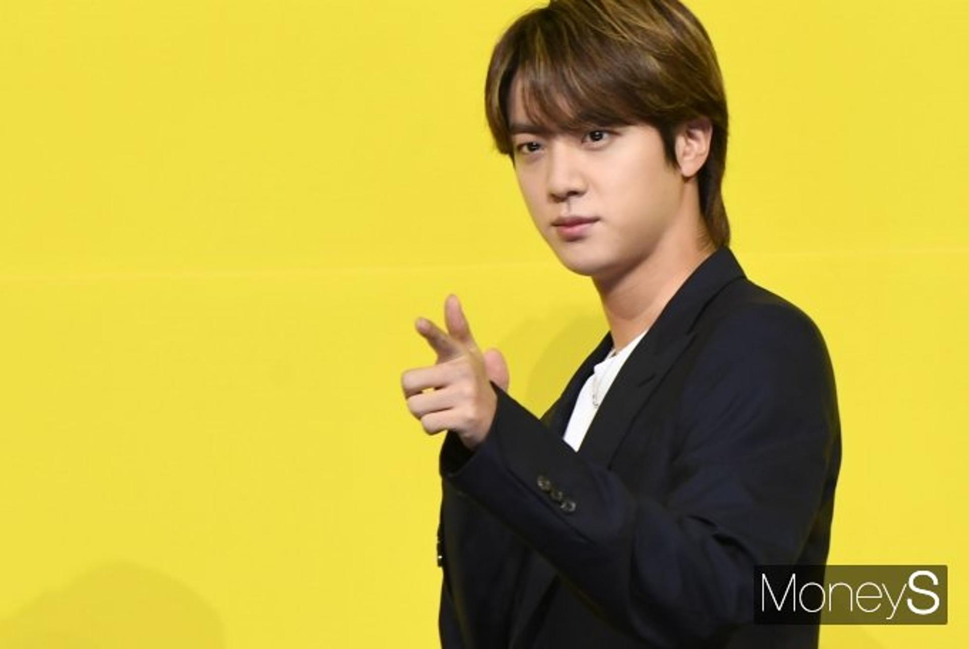 방탄소년단 진 형, 브루노 마스 공연 특혜?… "편법 NO"