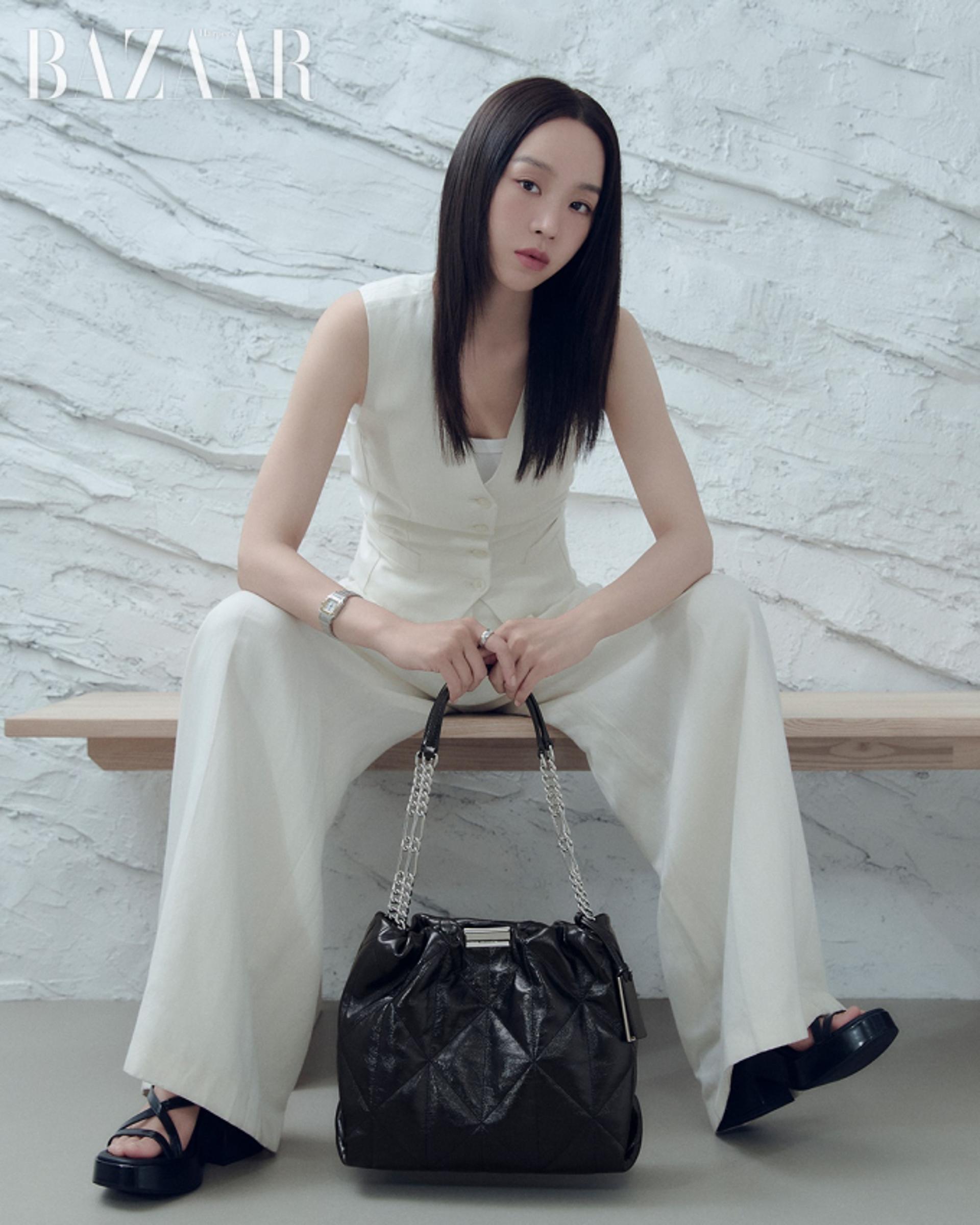 [★화보] 신혜선, 세련되고 우아한 썸머 백 스타일링