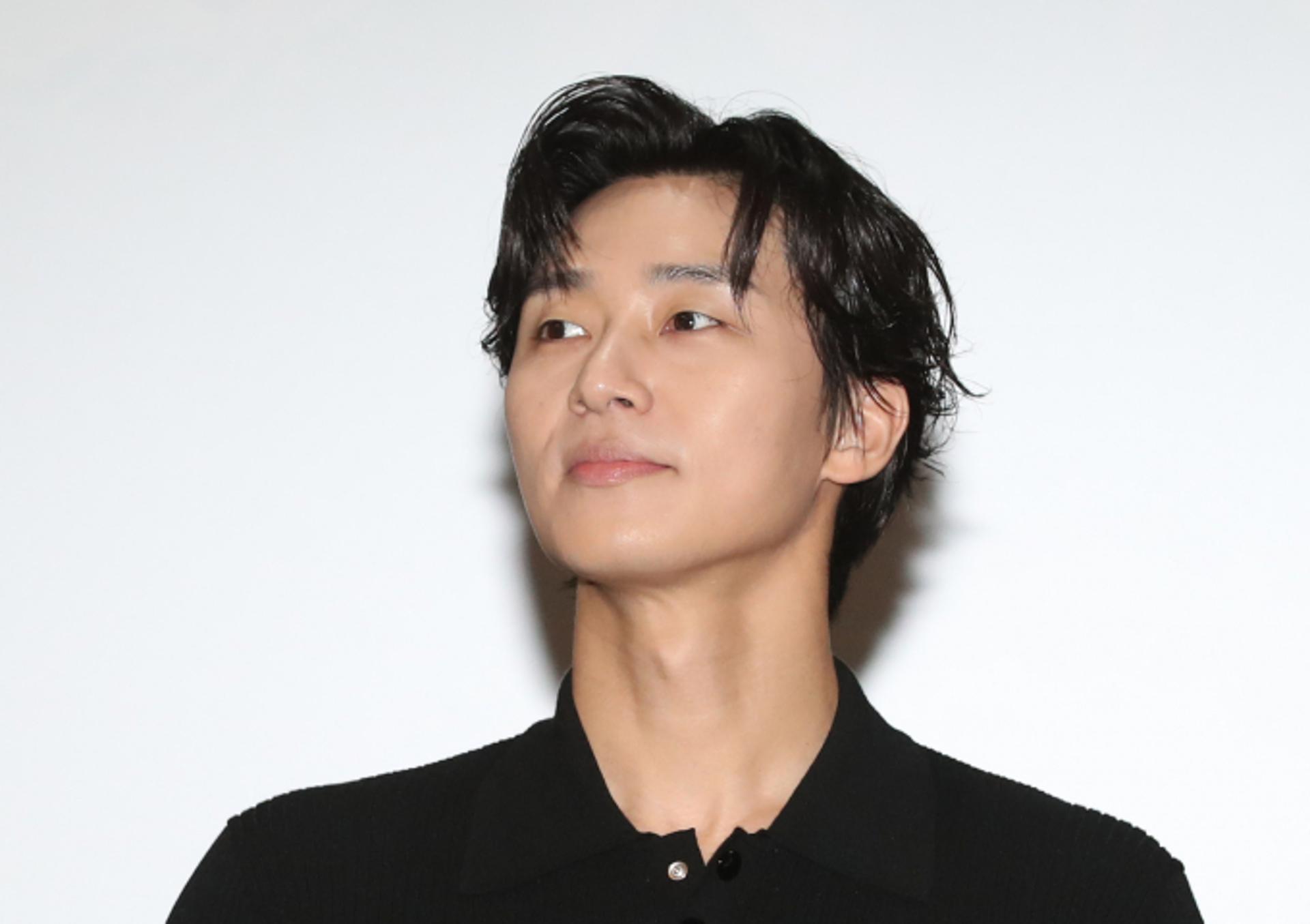 "런던 데이트 목격담"… 박서준, 유튜버 수스와 열애설 입 열까