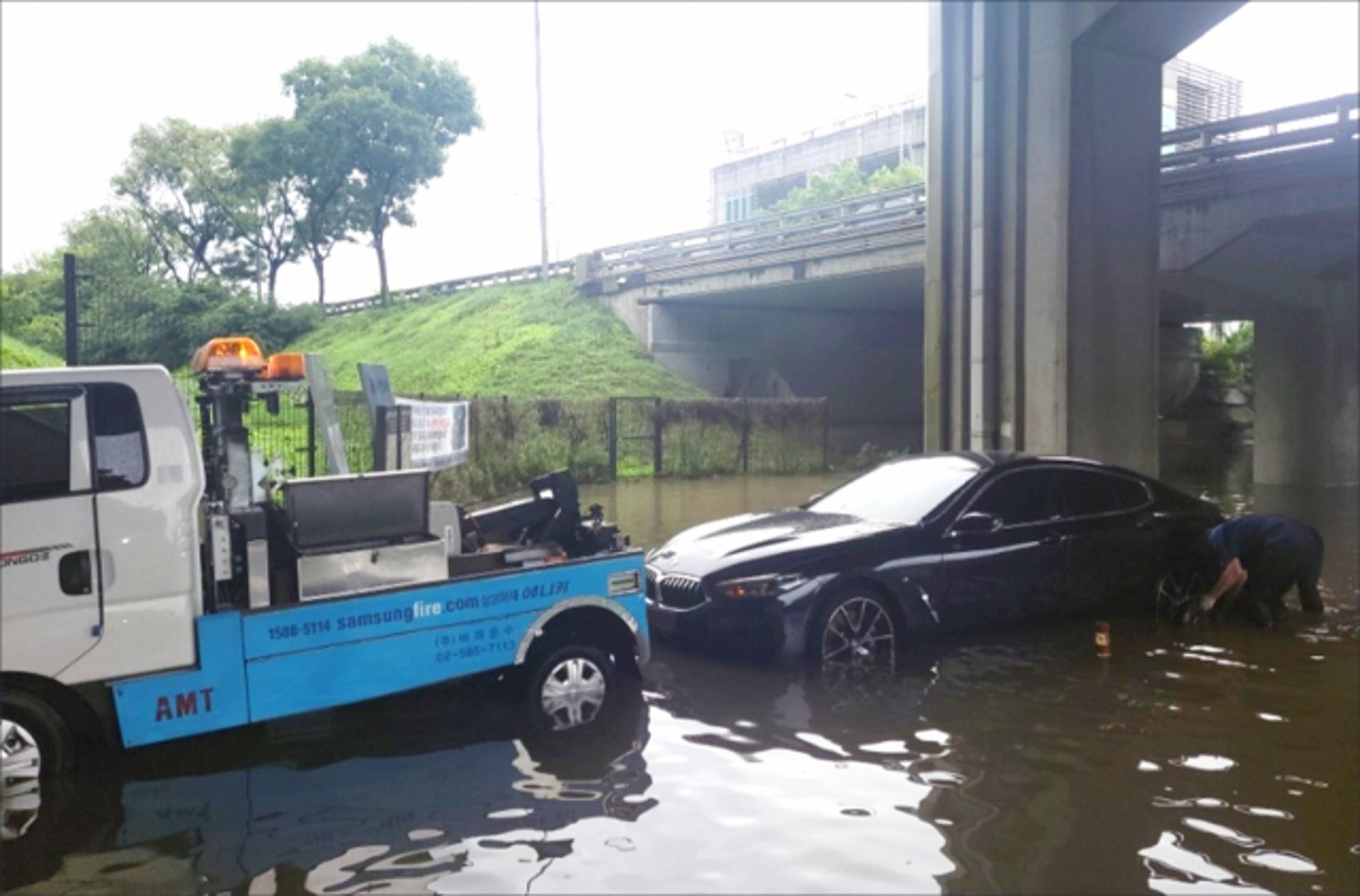 "물새는 곳 없지?"… 삼성화재 직원들, 침수지역서 자주 보이는 이유