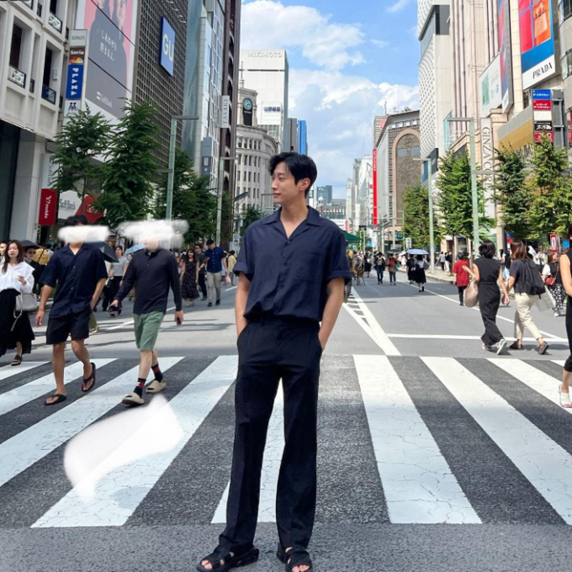 진영, 일본 길거리 한복판에 남신 강림