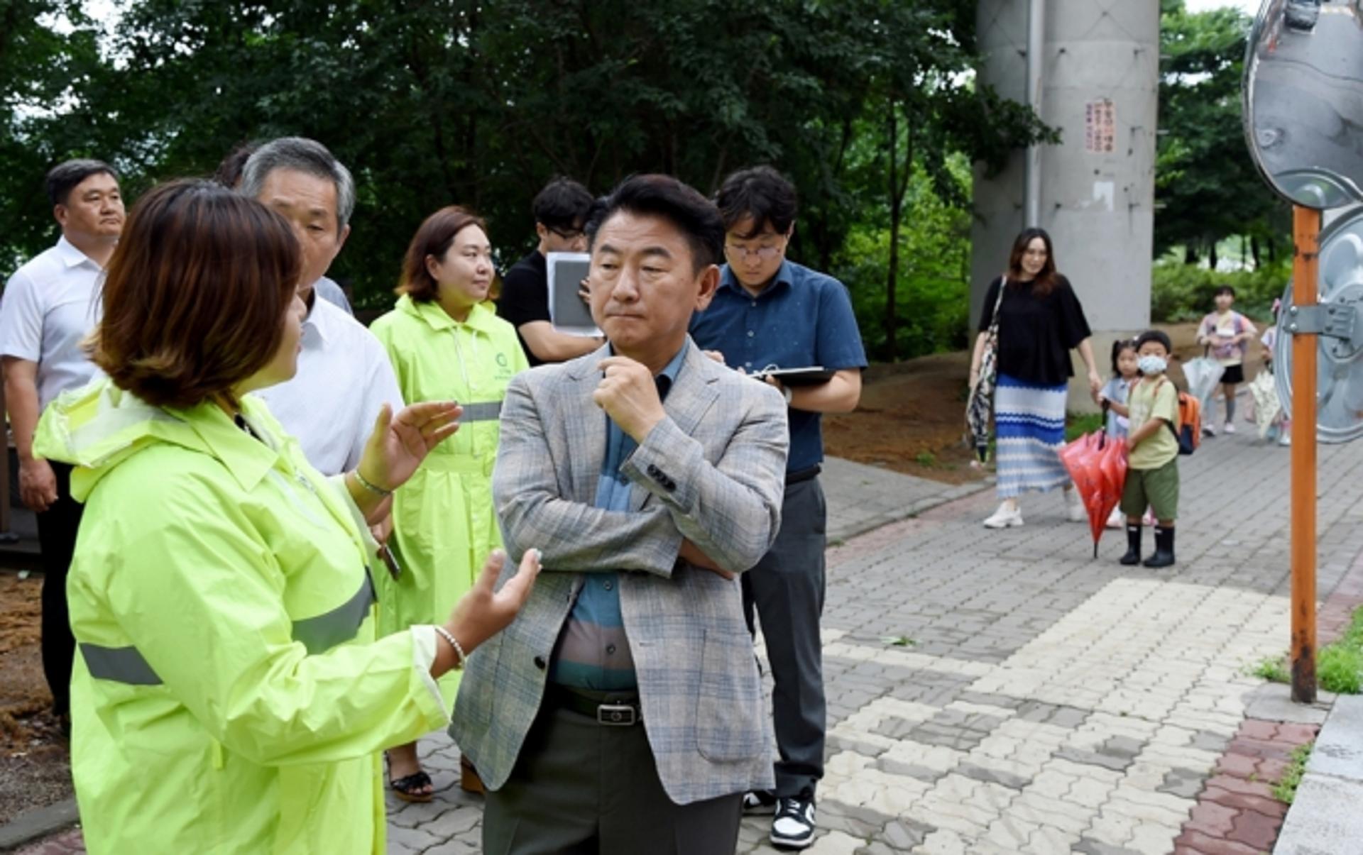 김동근 의정부시장, 동오초등학교 주변 어린이통학로 현장점검