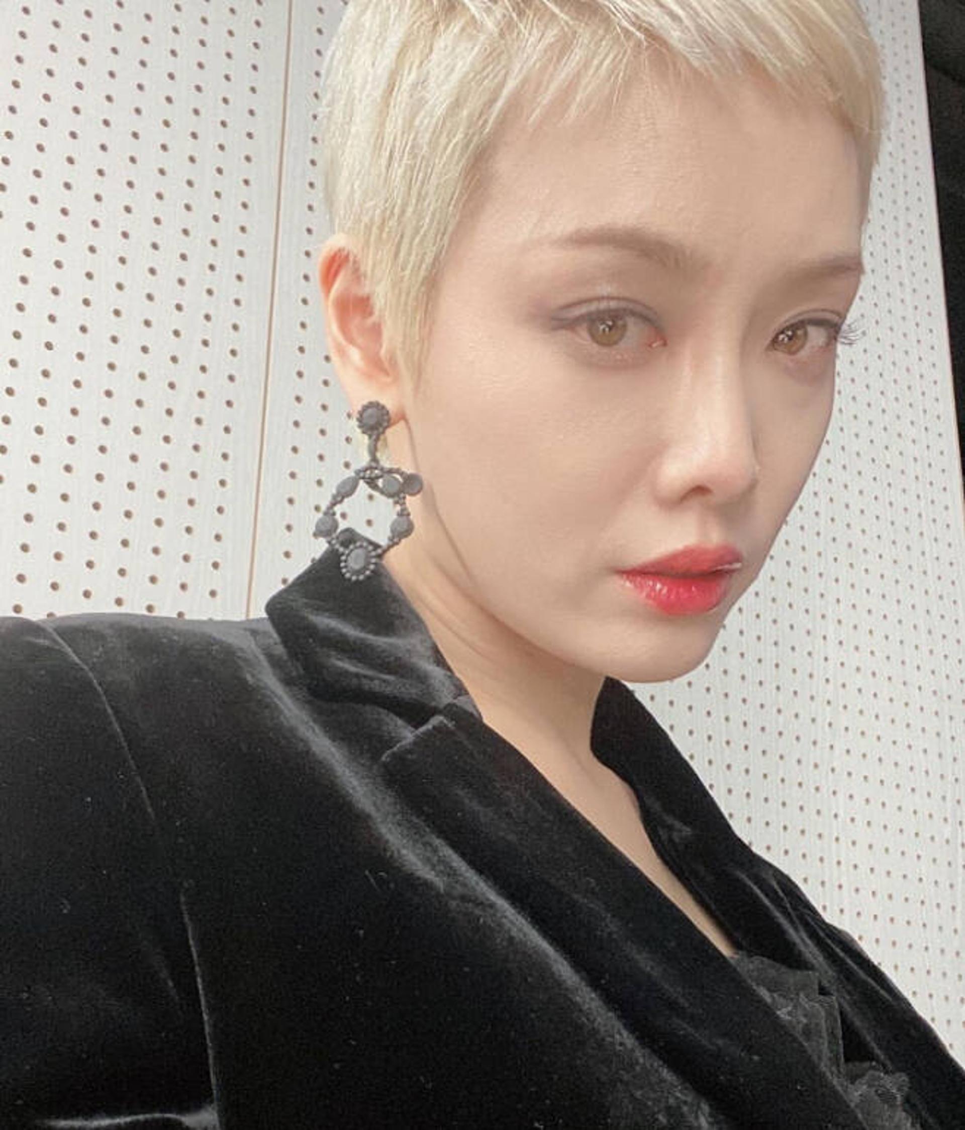 김히어라, 카페 문 닫는다… "무대와 스크린에서 뵙겠다"