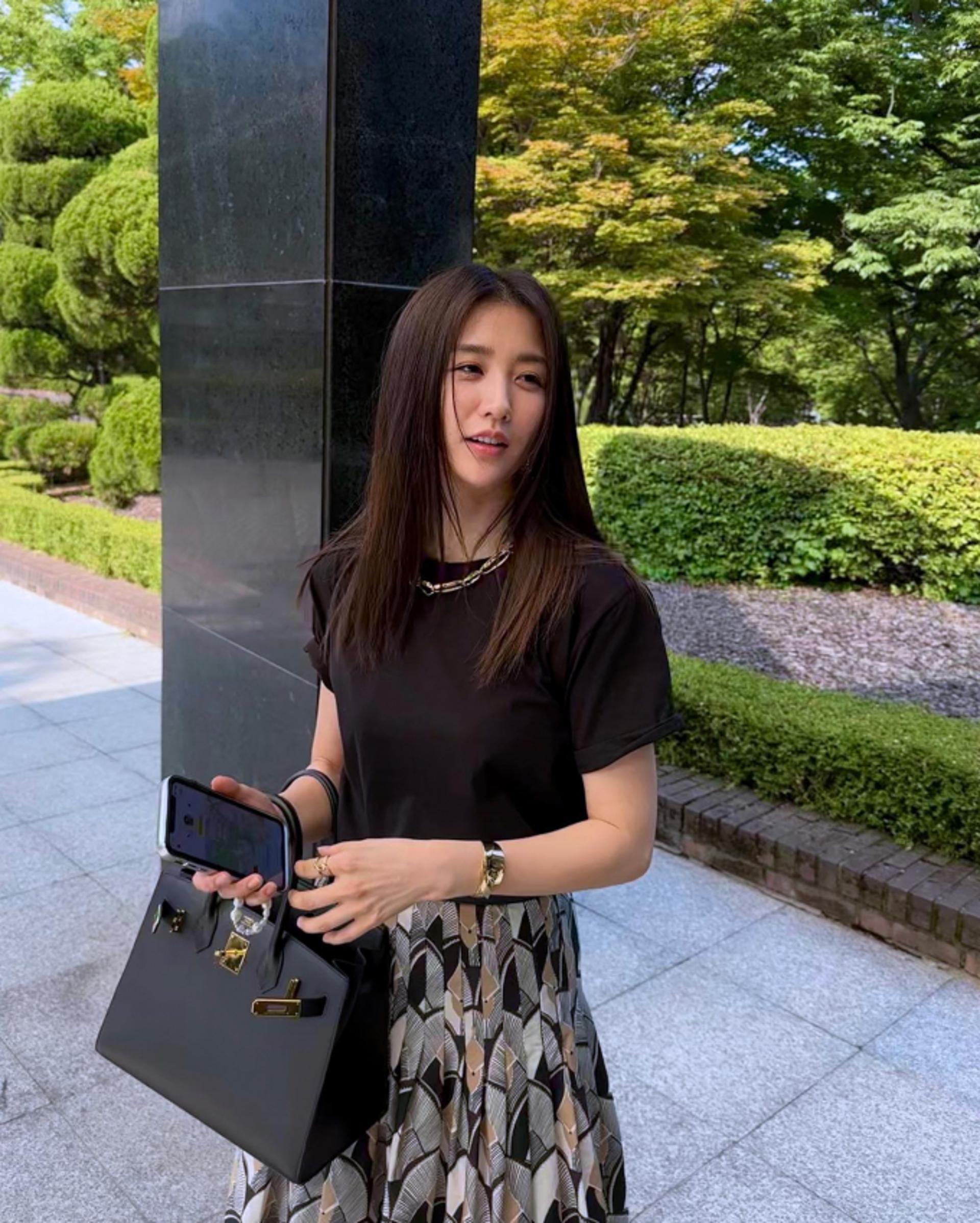 박하선, 롱스커트 입고 뽐낸 세련된 우아美