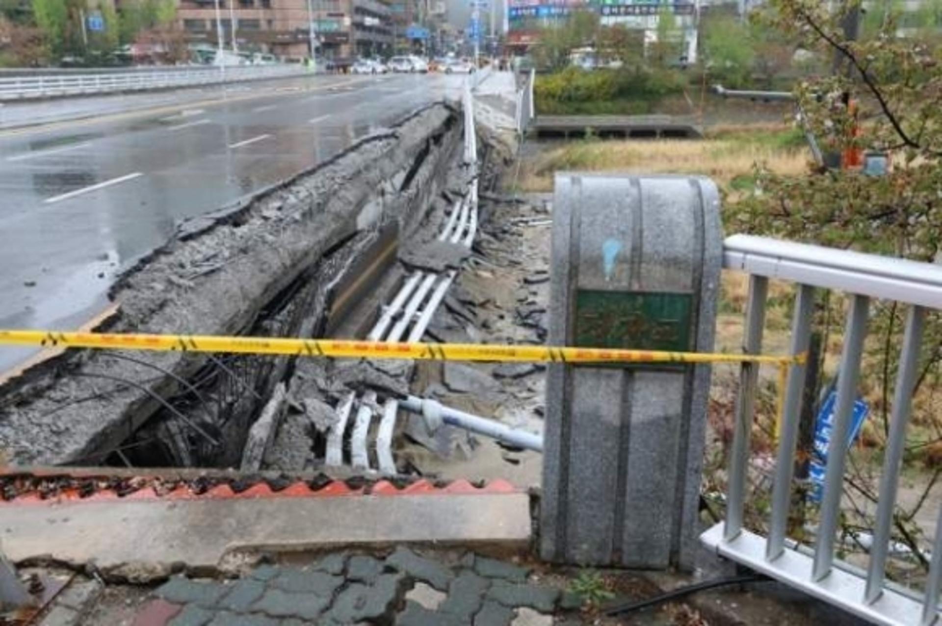 성남시, '붕괴사고 정자교' 임시보행로 개방…통행 편의↑