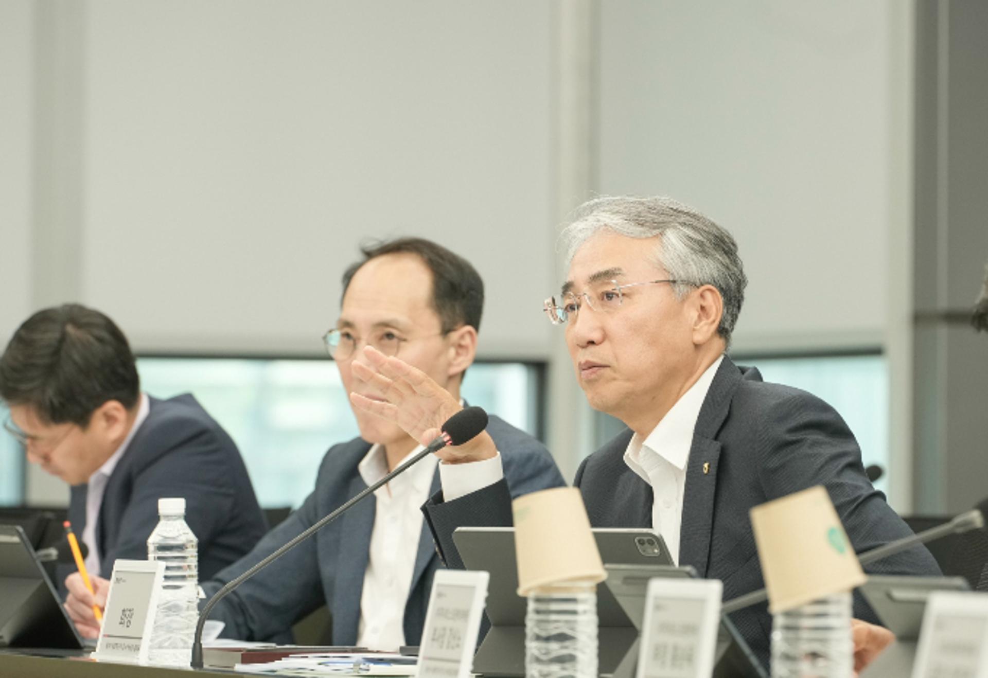하반기 전략회의도 단축… 이석준 농협금융 회장, 수해복구 총력