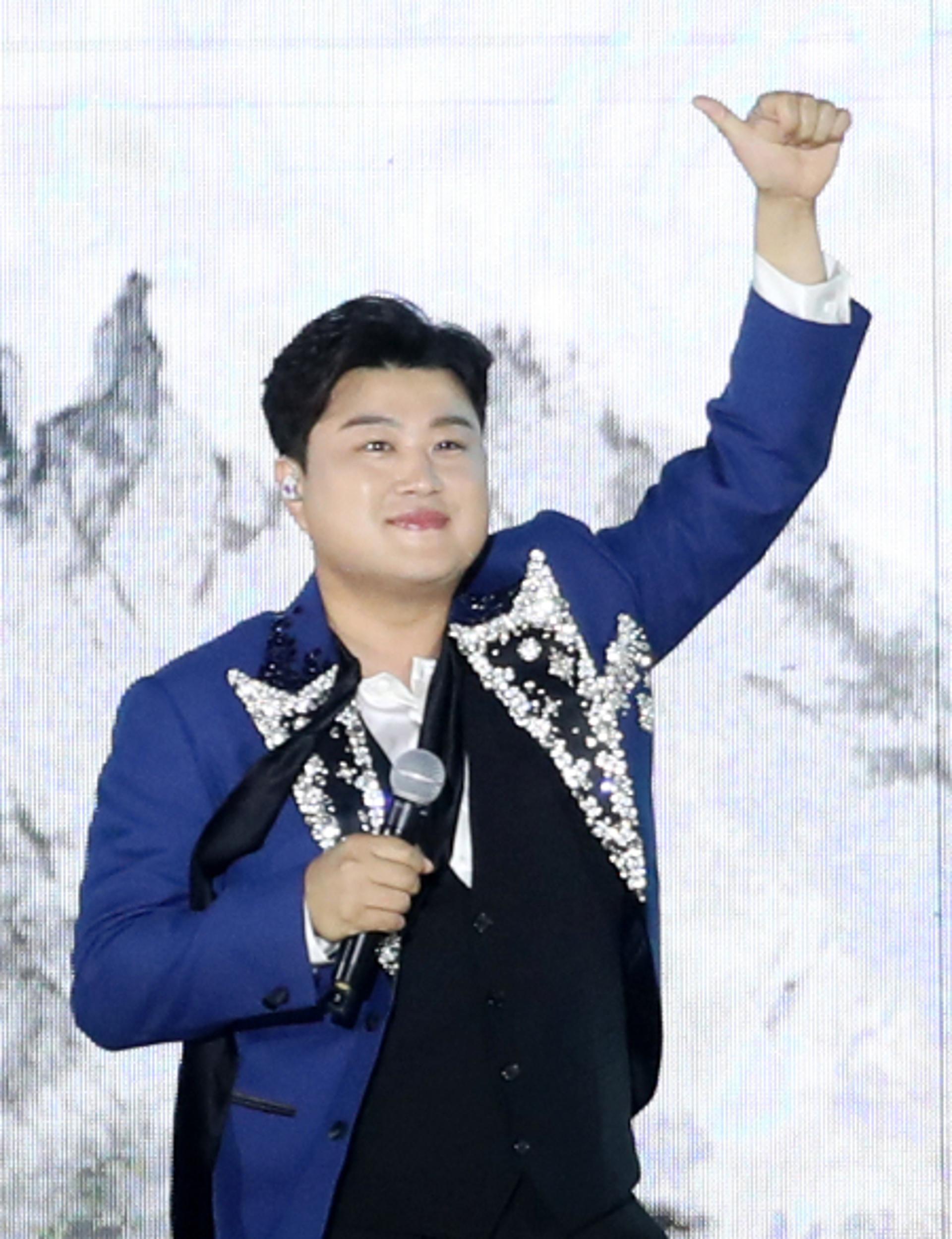 '트바로티' 김호중, 테스형 부른다… "칼군무, 볼거리 아주 많다"