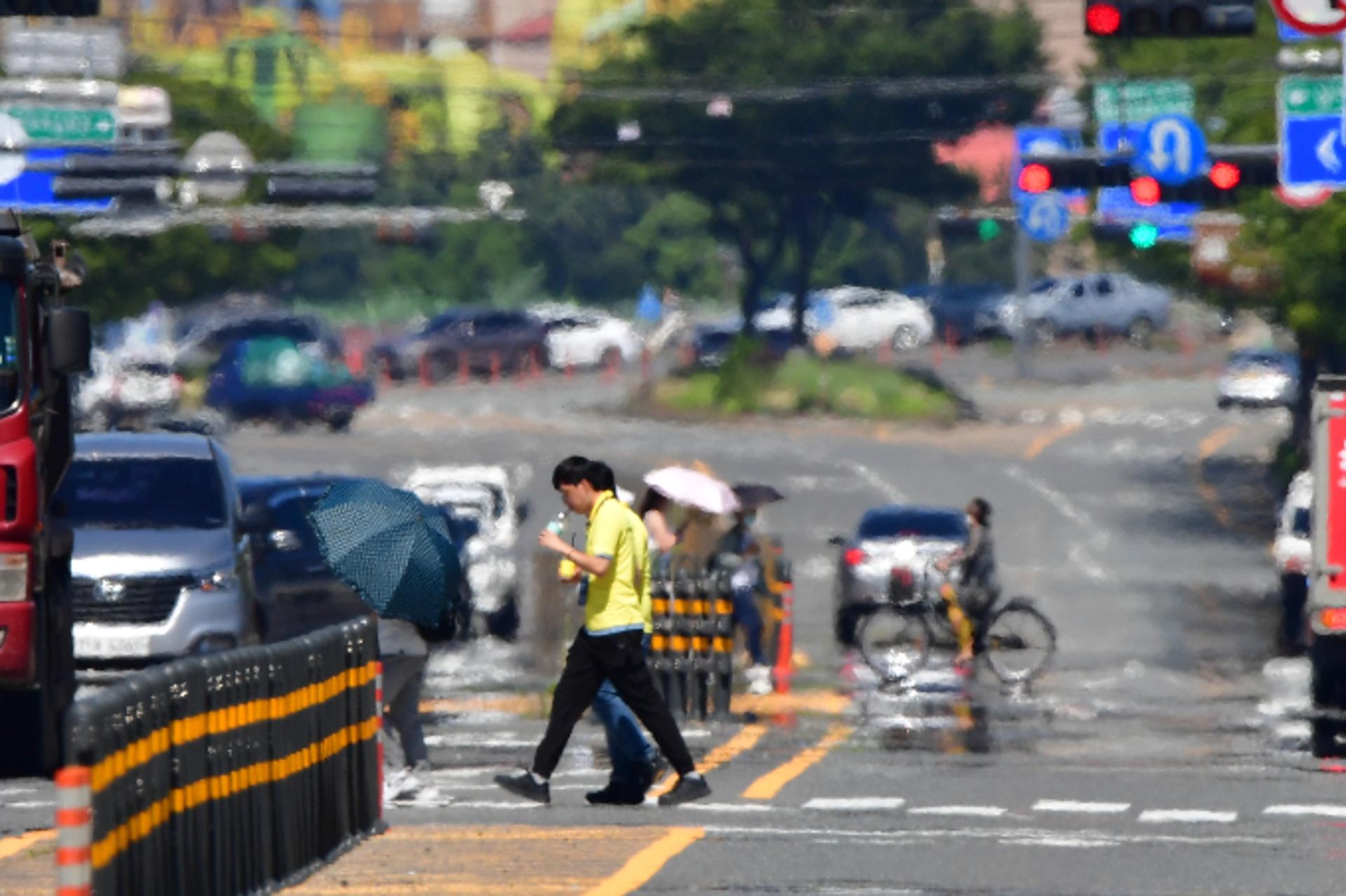 [내일날씨] 최고기온 35도 폭염… 오후 일부 지역 소나기