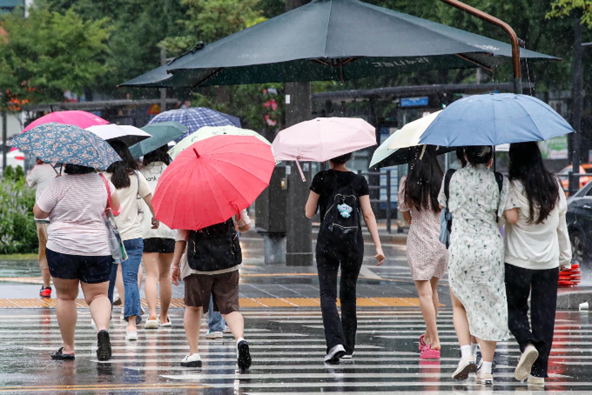 서울·경기·대전 등 호우특보… 행안부, 중대본 1단계 가동(상보)