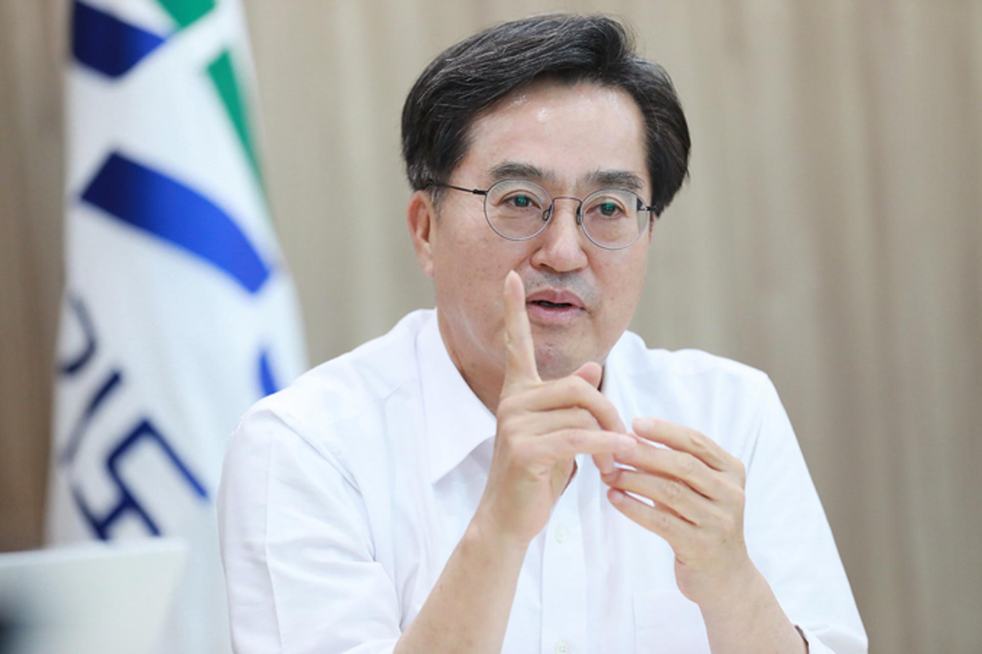 김동연, 공직입문 신규 공무원에 "새로운 바람 불러일으켜 달라"