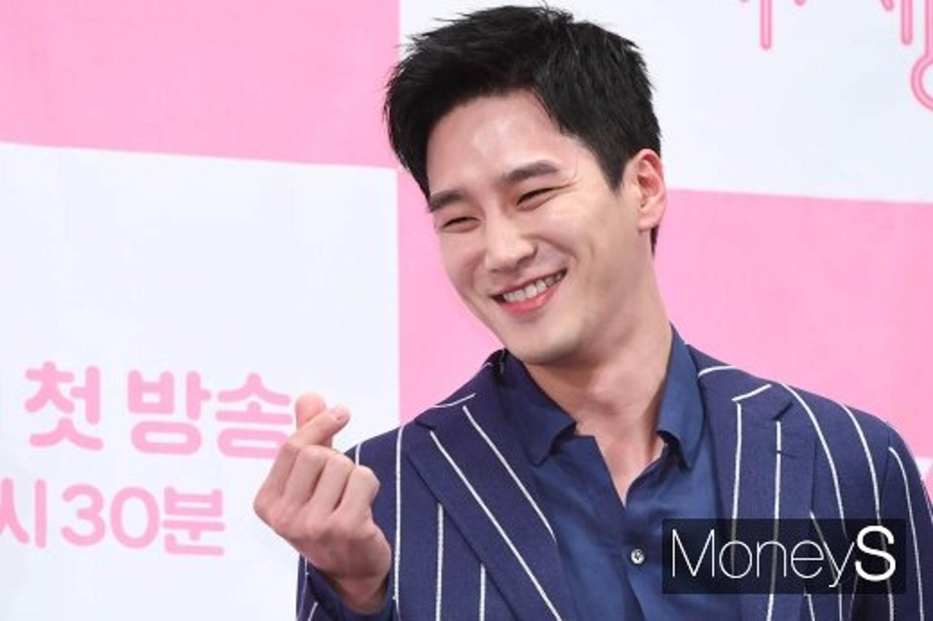 "부모님께 잘하는 여자"… '지수♥' 안보현 이상형 '화제'