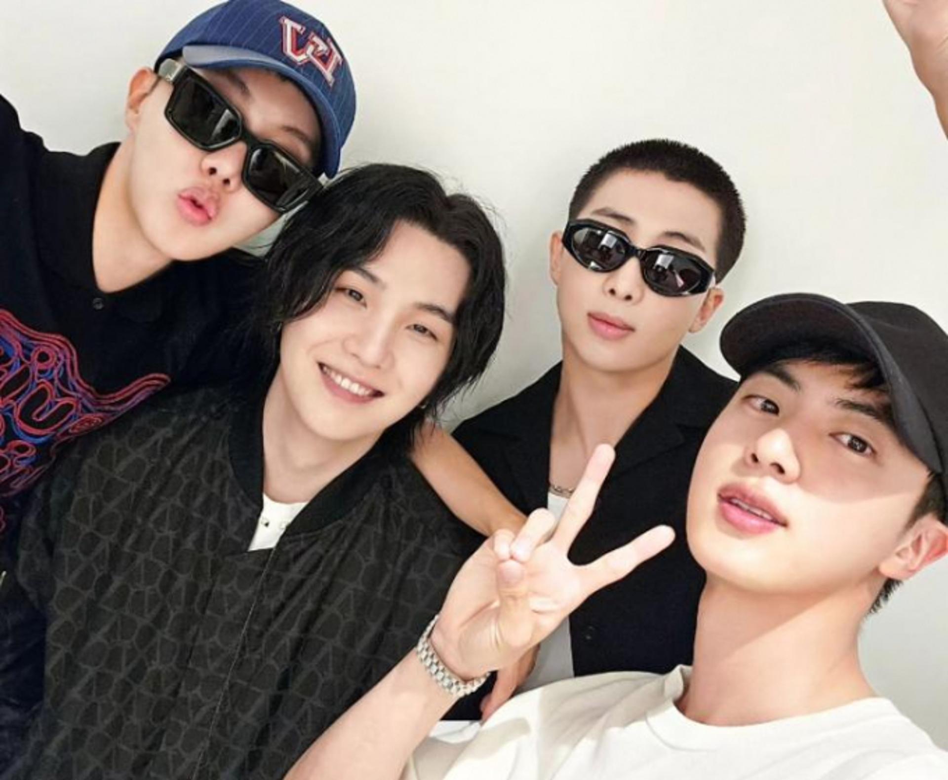 RM→'군 복무' 제이홉·진… BTS, 슈가 콘서트에 빛냈다