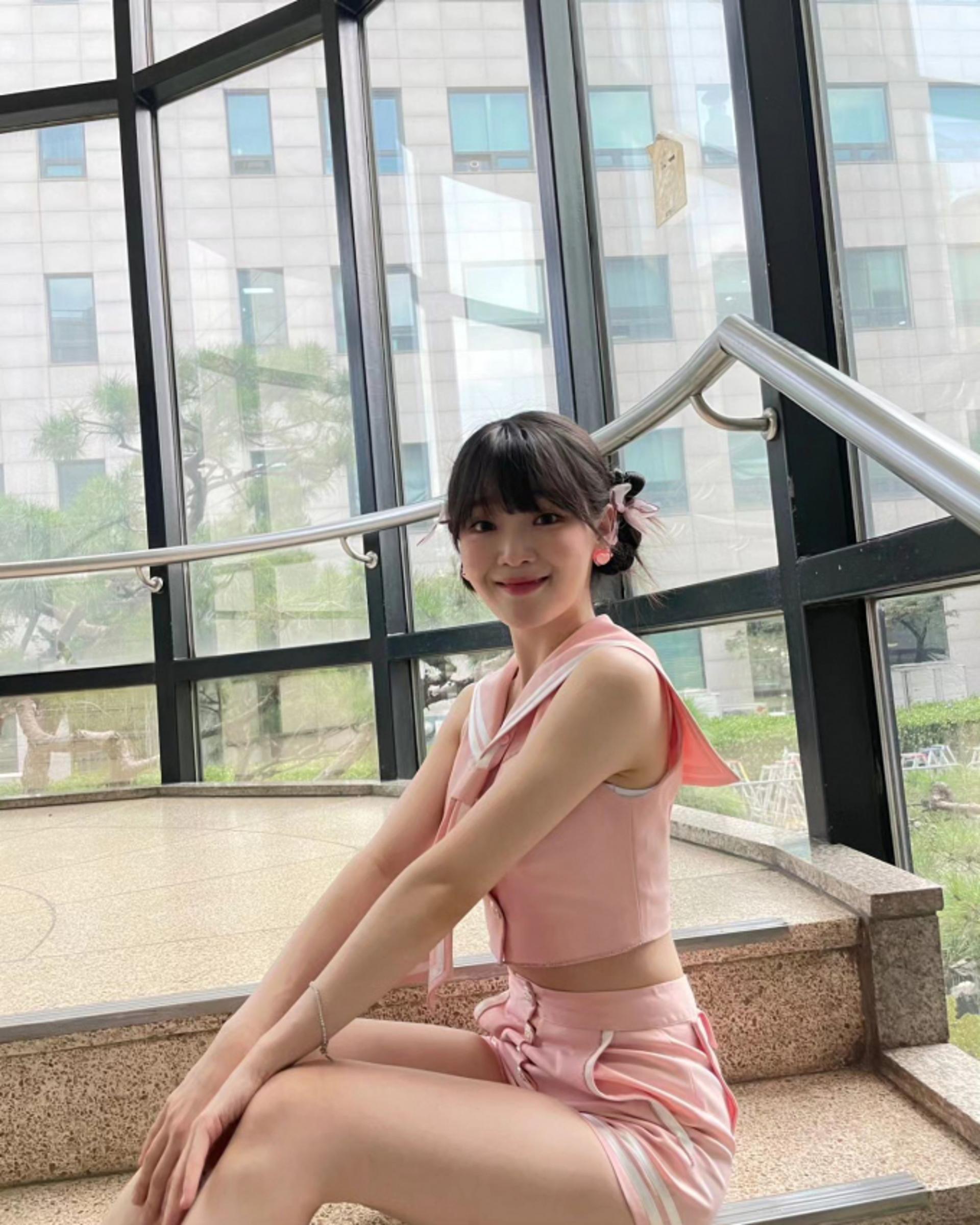 "인간 복숭아다"…오마이걸 승희, 과즙미 넘치는 비주얼