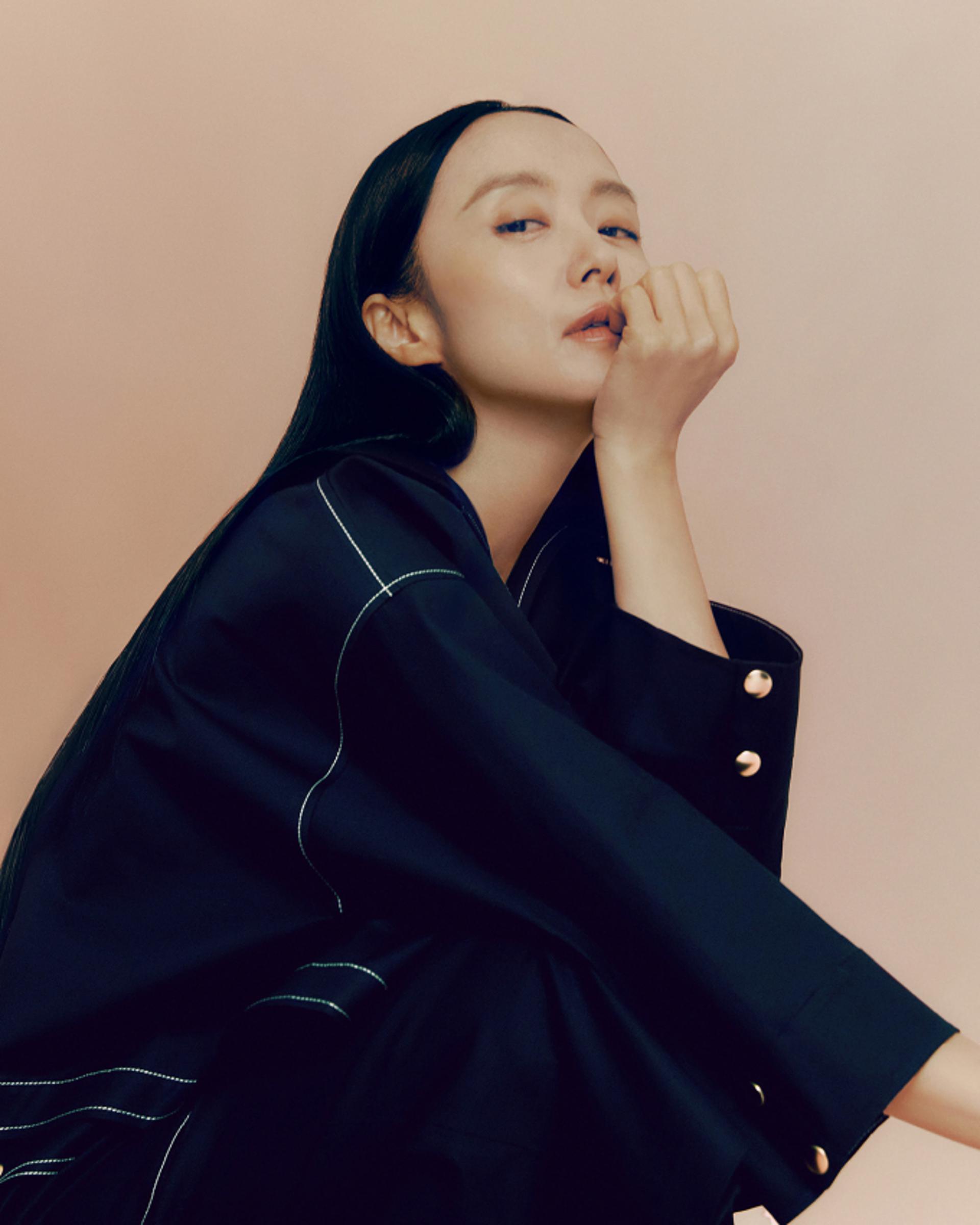 전도연, '모에' 가을 화보…세련&차분한 올드머니 룩
