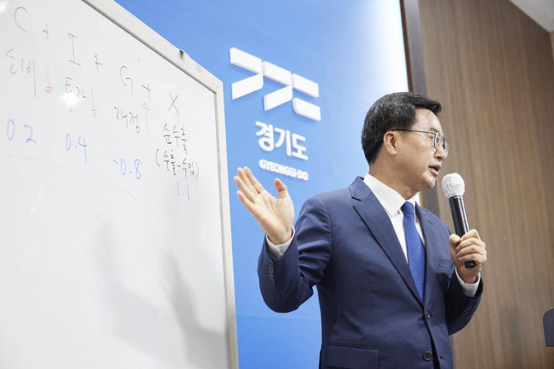 감세에도 증액 추경한 김동연, '재정역할' 두고 정부와 다른 길…왜?