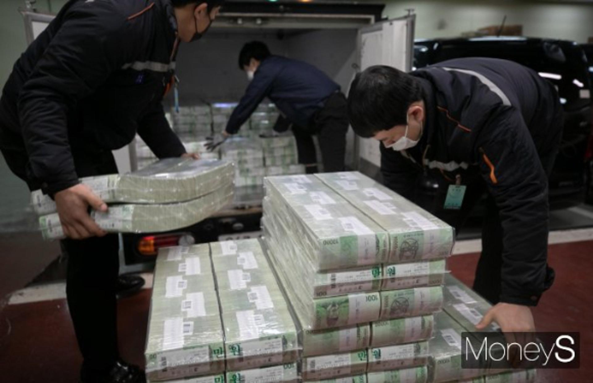 은행, 60조 추석 자금 푼다… 소상공인 우대금리 1.50%p 지원