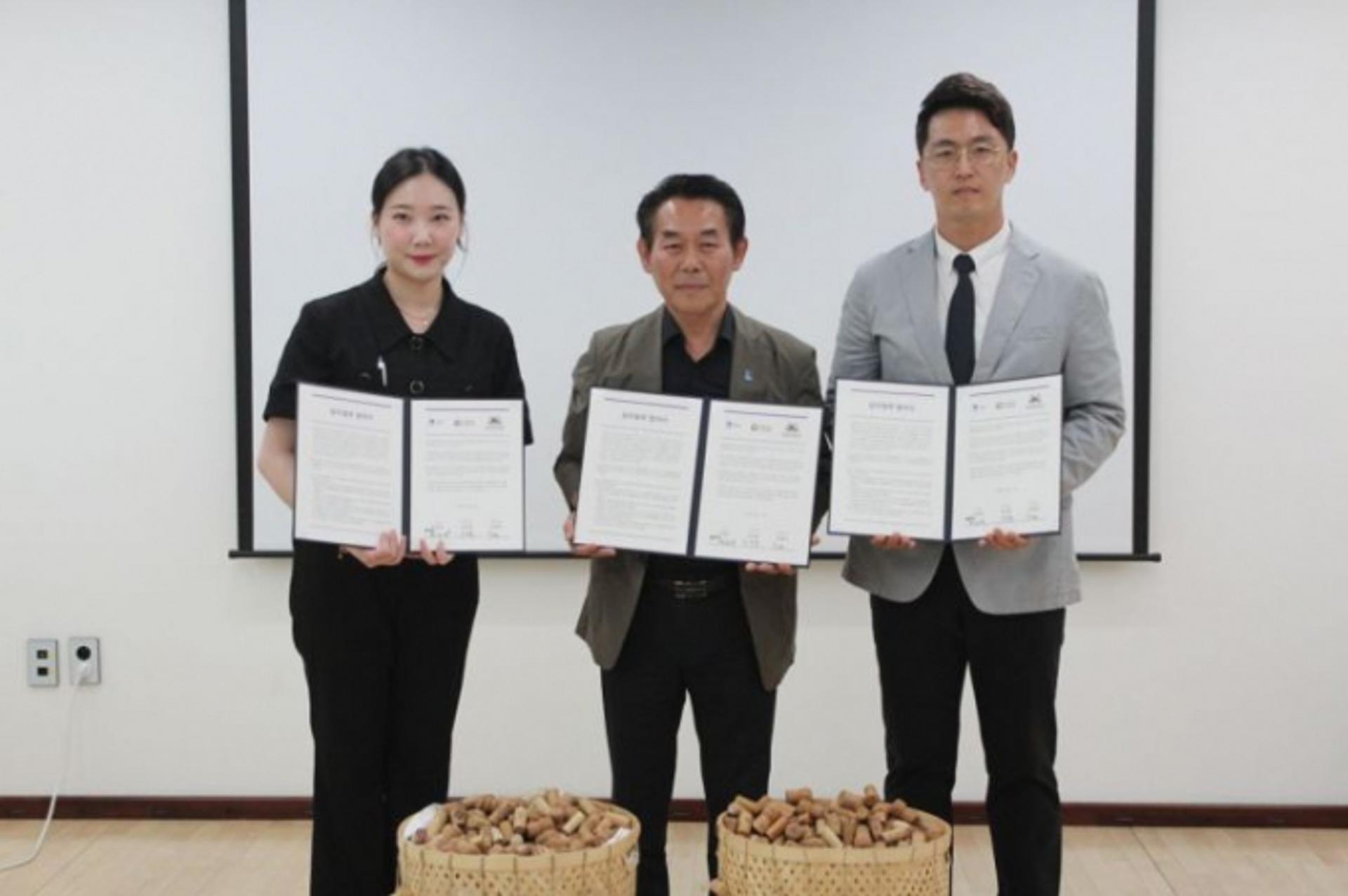수원시, 코르크 마개 재활용 '친환경 산책로 조성'