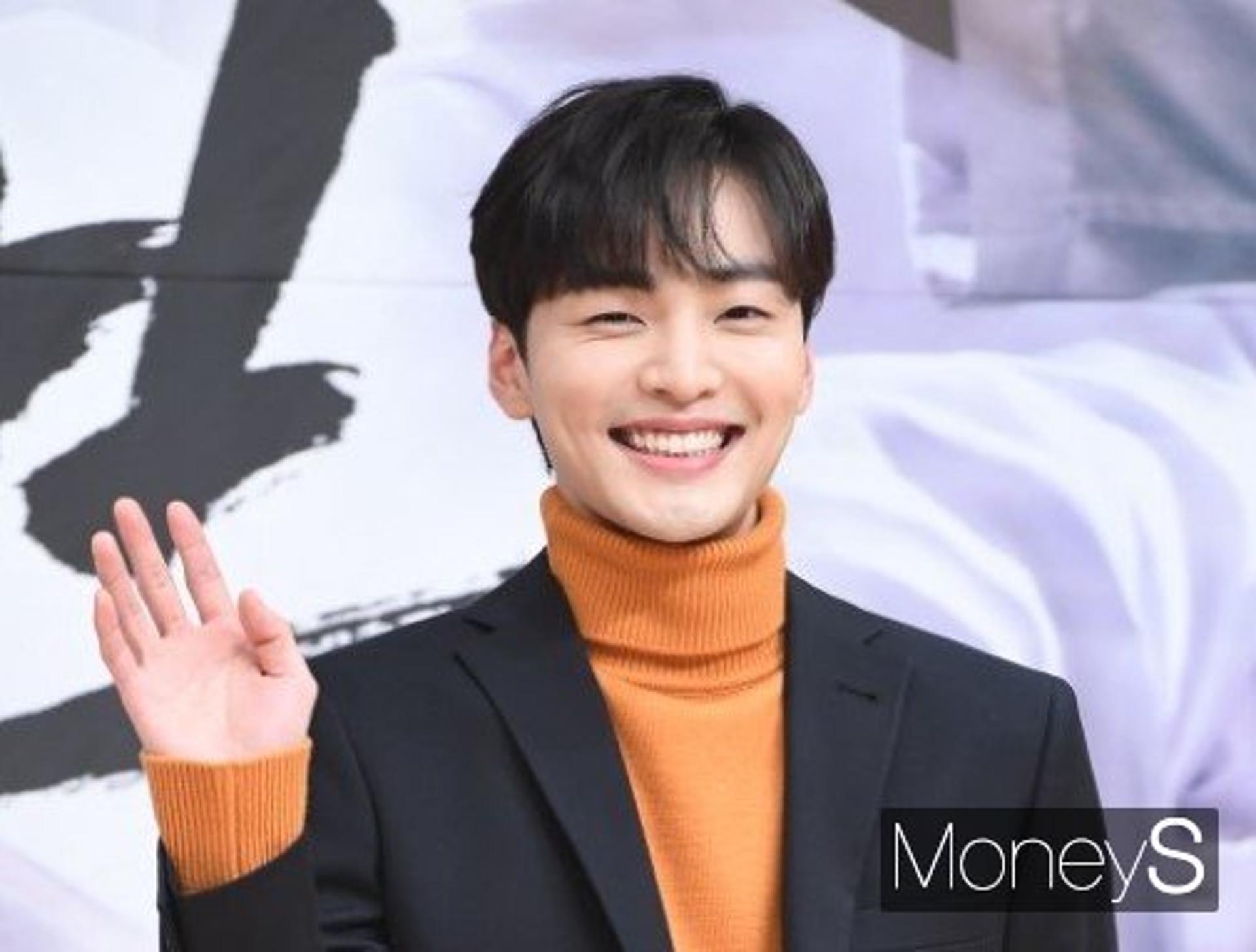 배우 김민재 입대… 육군 군악대 복무 "단단해져 돌아올 것"