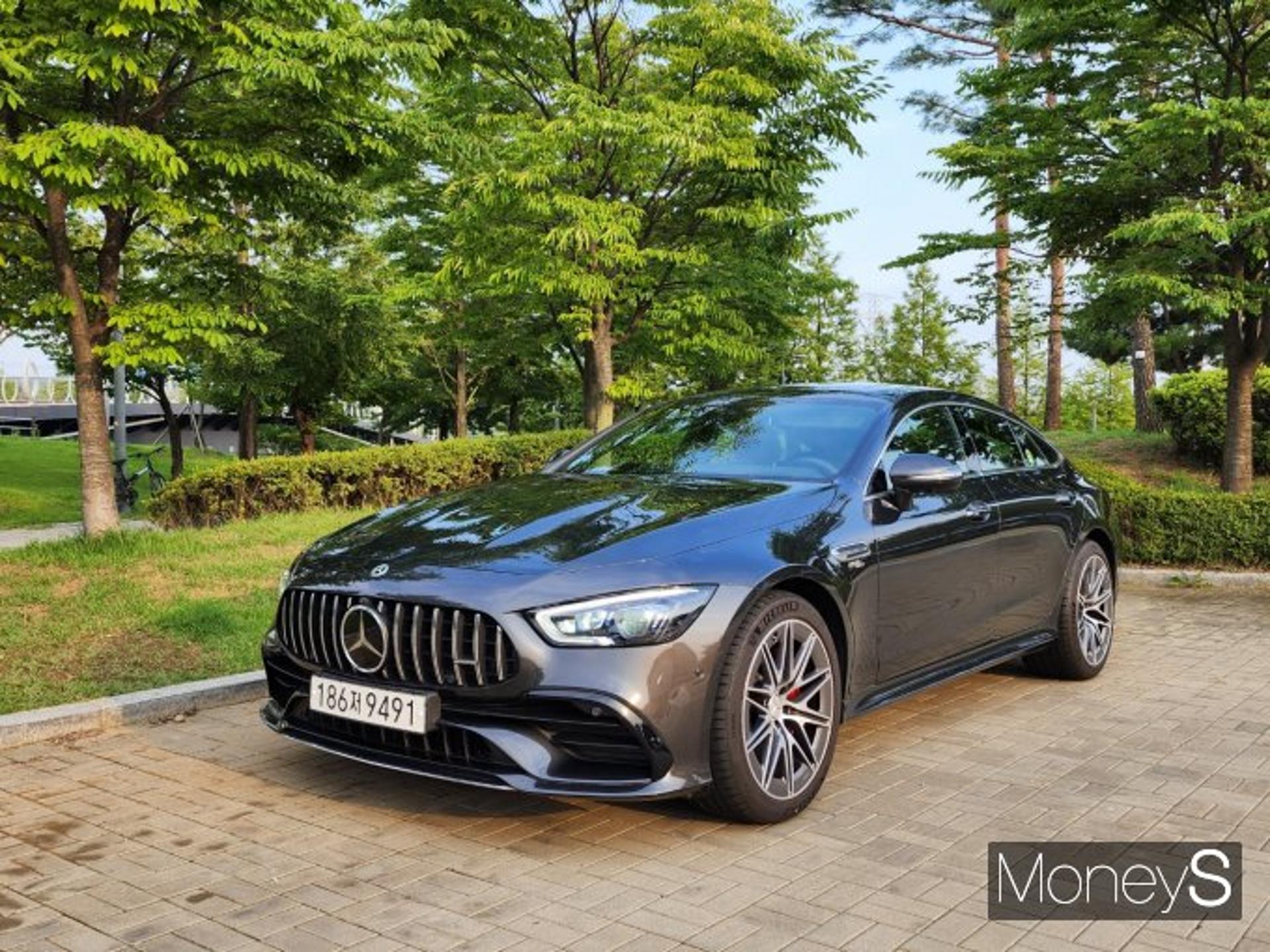 [시승기] 함께 즐기는 짜릿함… 메르세데스-AMG GT 43 4도어 쿠페