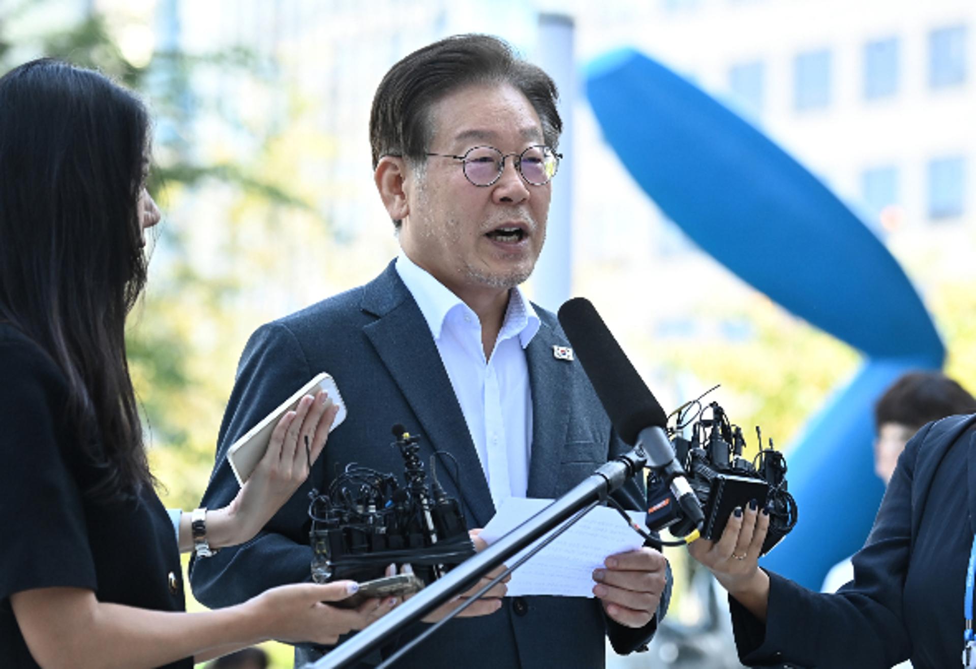 '단식 10일째' 이재명, 수원지검 도착… "윤 대통령, 국민에게 사과해야"
