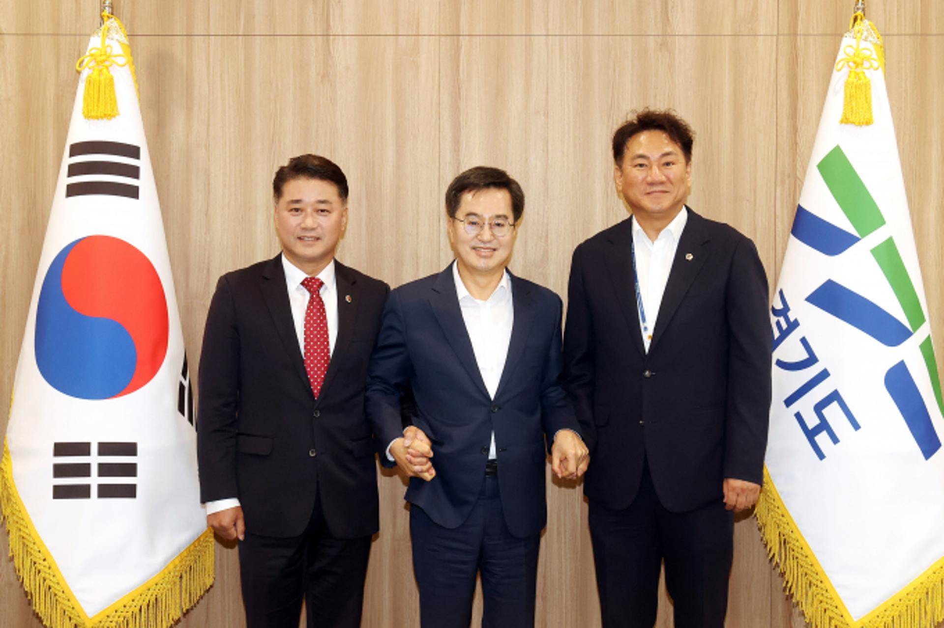 경기의회 국힘 대표의원, 김동연 지사에 31개 시·군 정책제안 전달