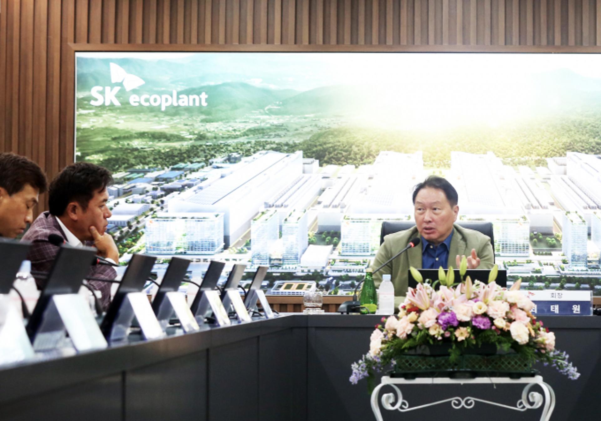 용인 반도체 클러스터 찾은 최태원 SK 회장 "도전·혁신 역사 쓰자"