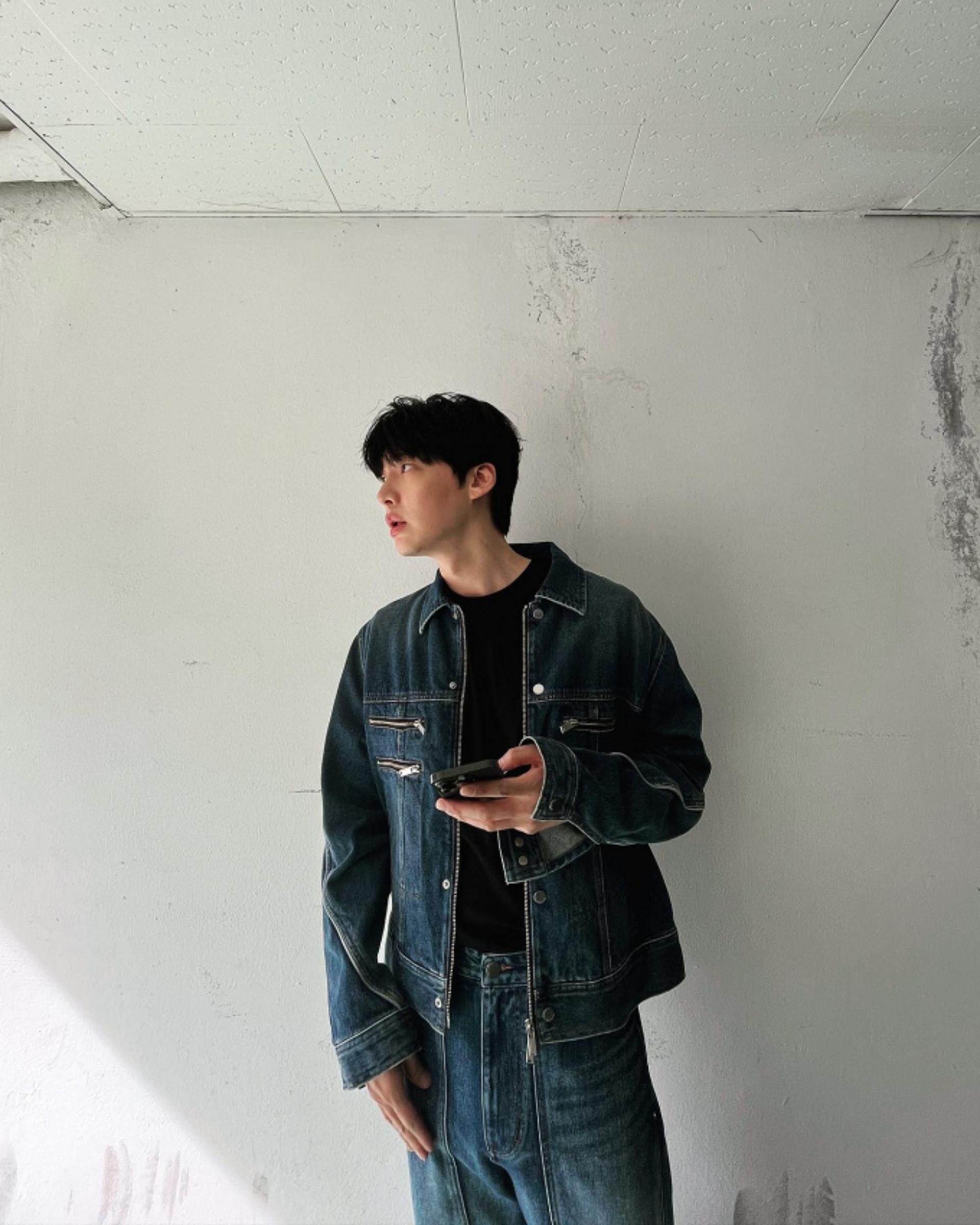 안재현, 가을 훈남의 감각적인 패션 '오버핏 청청패션'