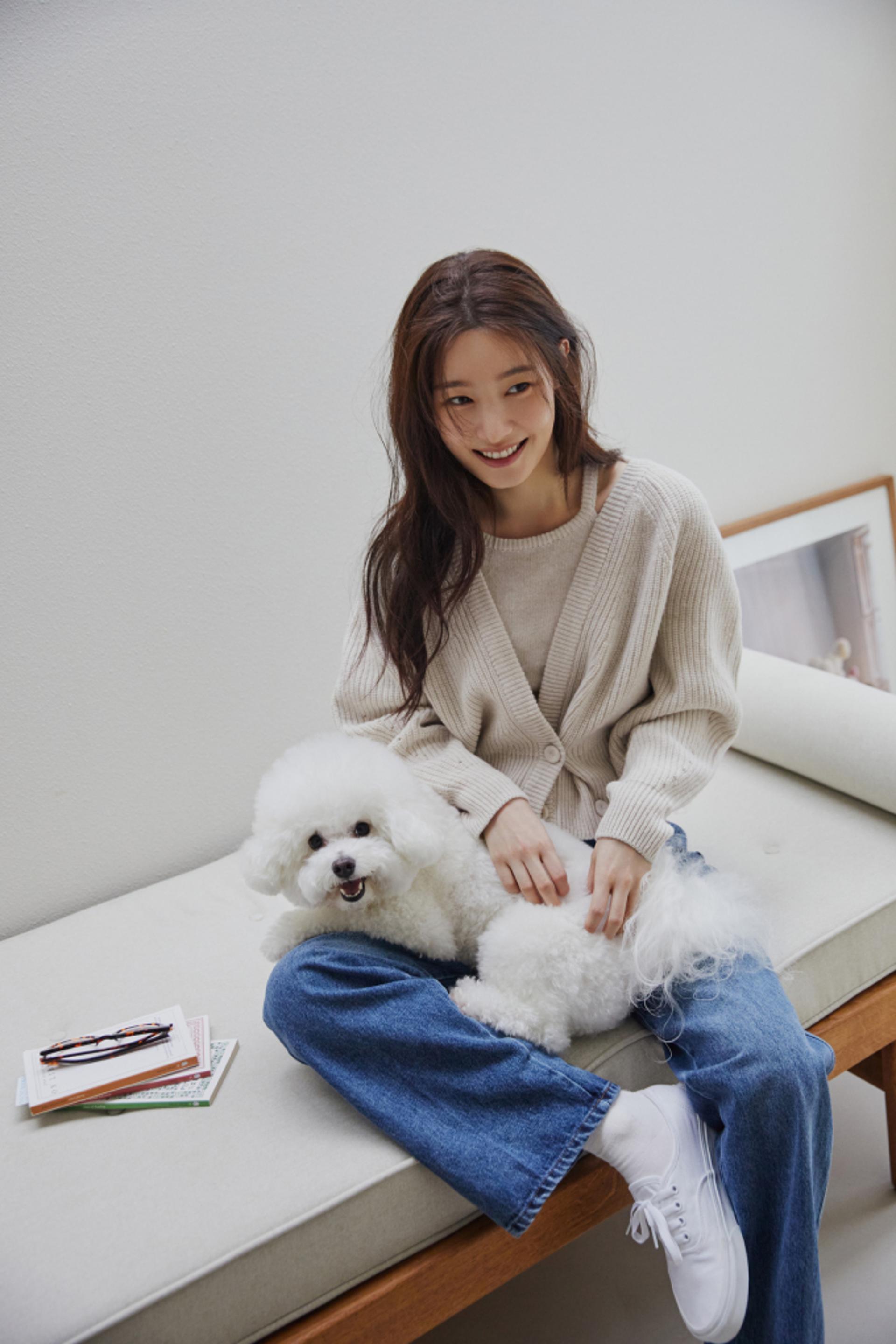 정채연, 반려견과 함께 내추럴한 일상 콘셉트 화보