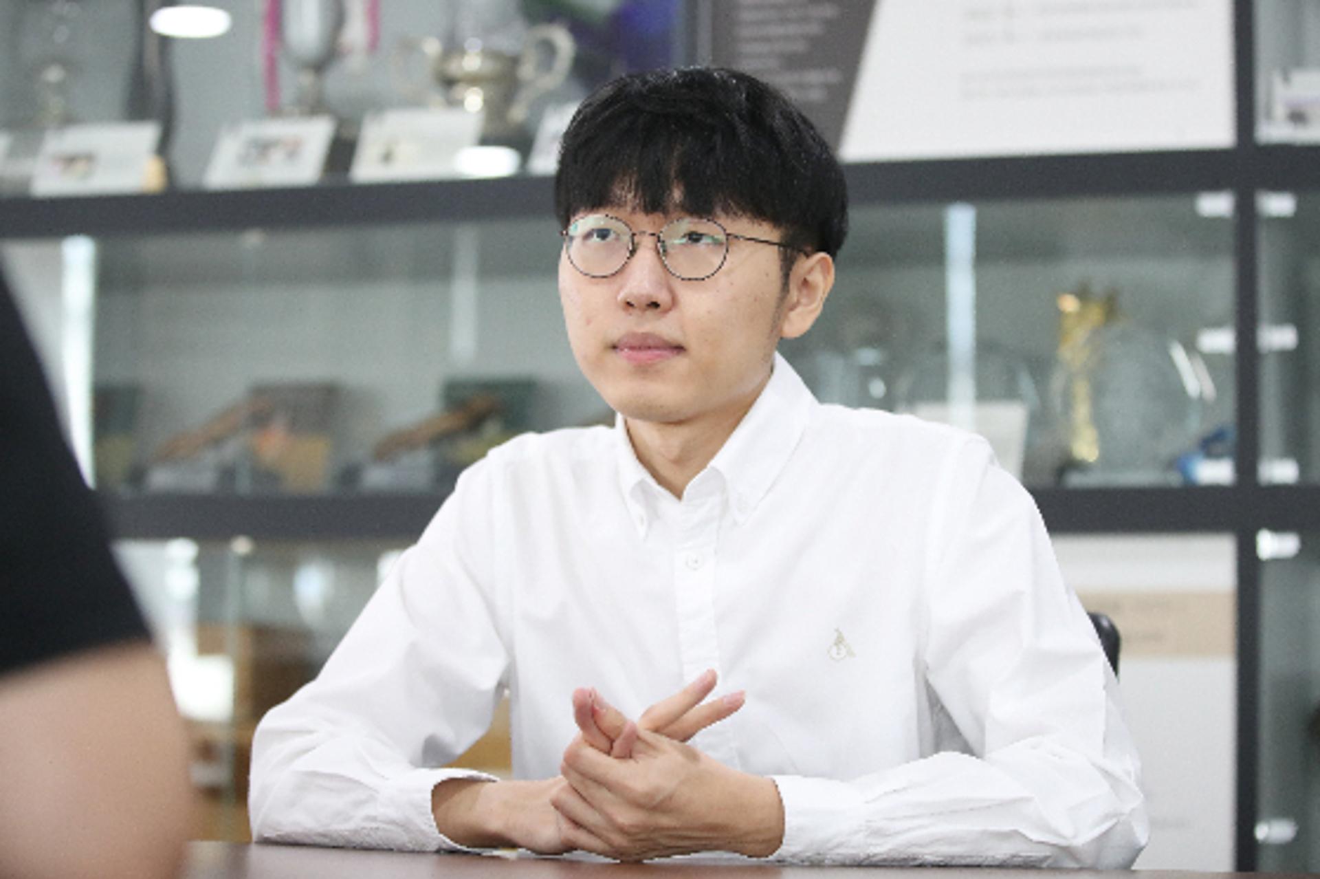 '바둑간판' 신진서 9단, 중국에 충격패… 결승 진출 무산