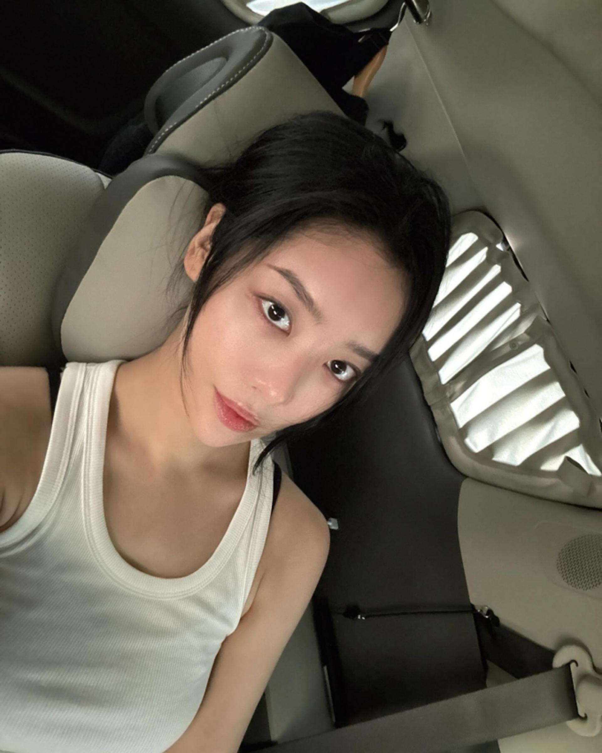차주영, 흰 민소매 톱만 입어도 화려한 미모