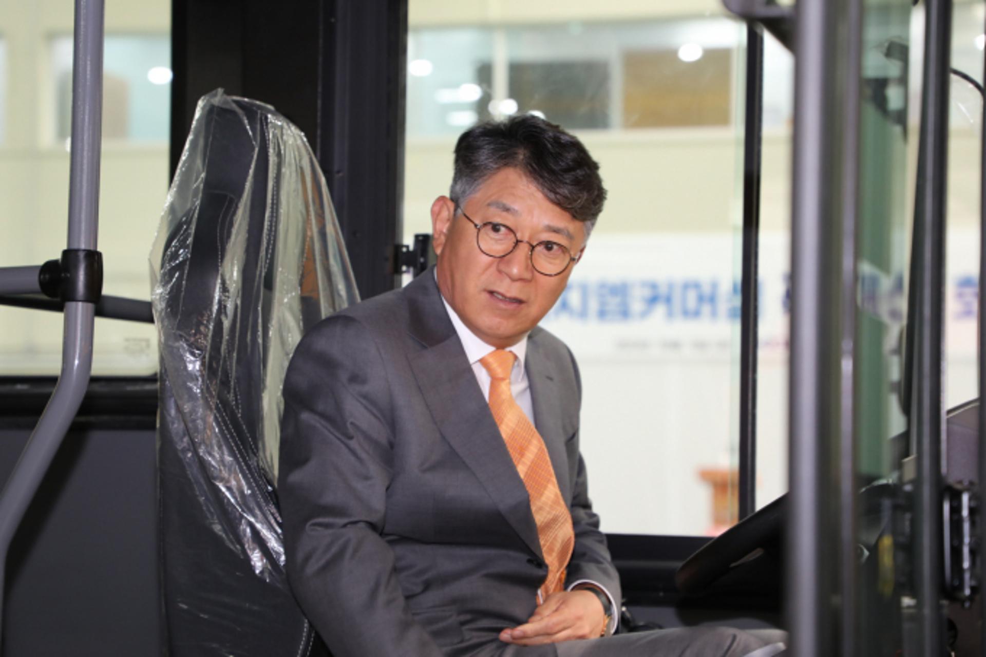 곽재선 KG모빌리티 회장, KGM 커머셜 수장도 맡는다… 경영정상화 속도