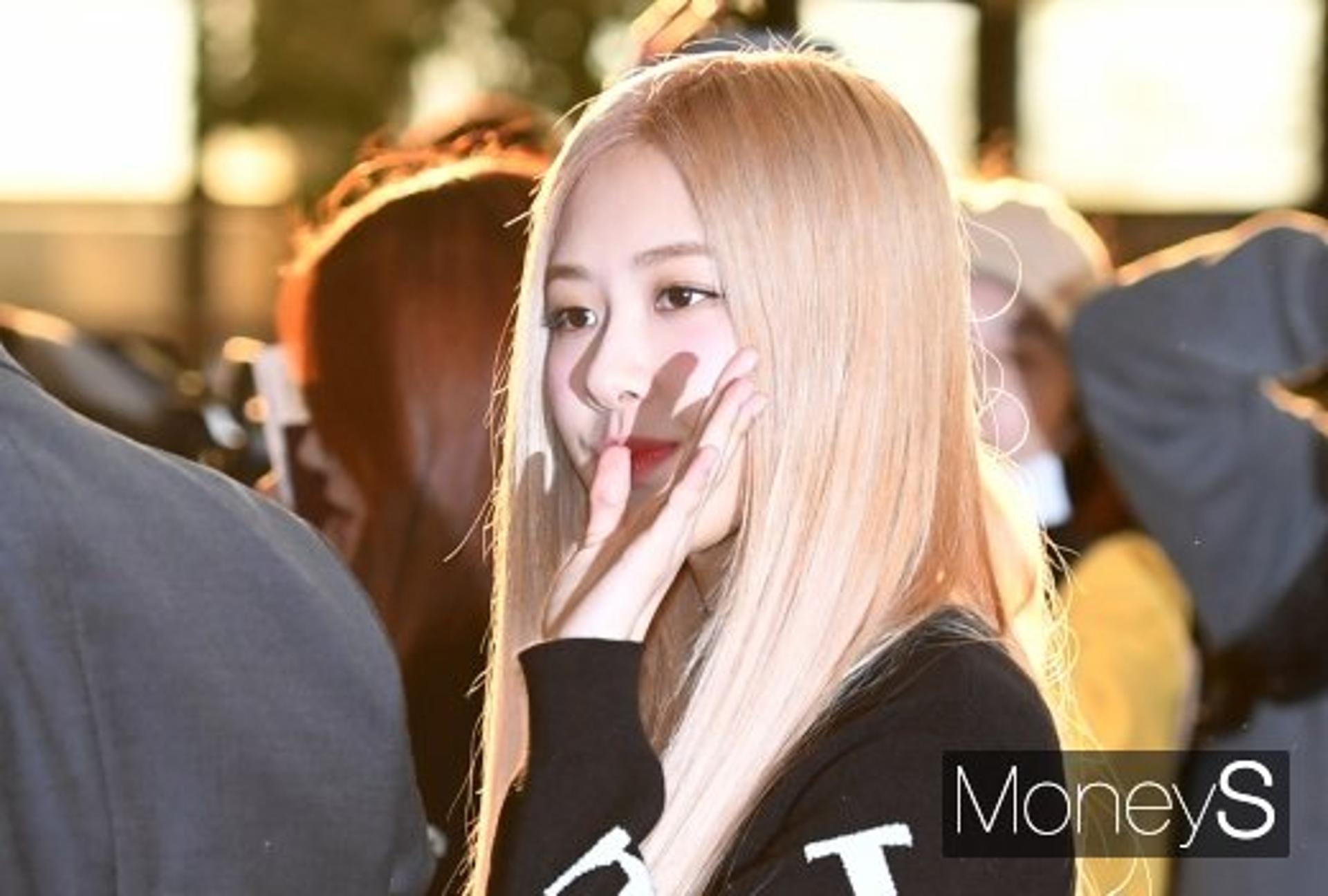'블랙핑크' 로제도 YG 떠나나… 美 유명 레코드사와 미팅 포착