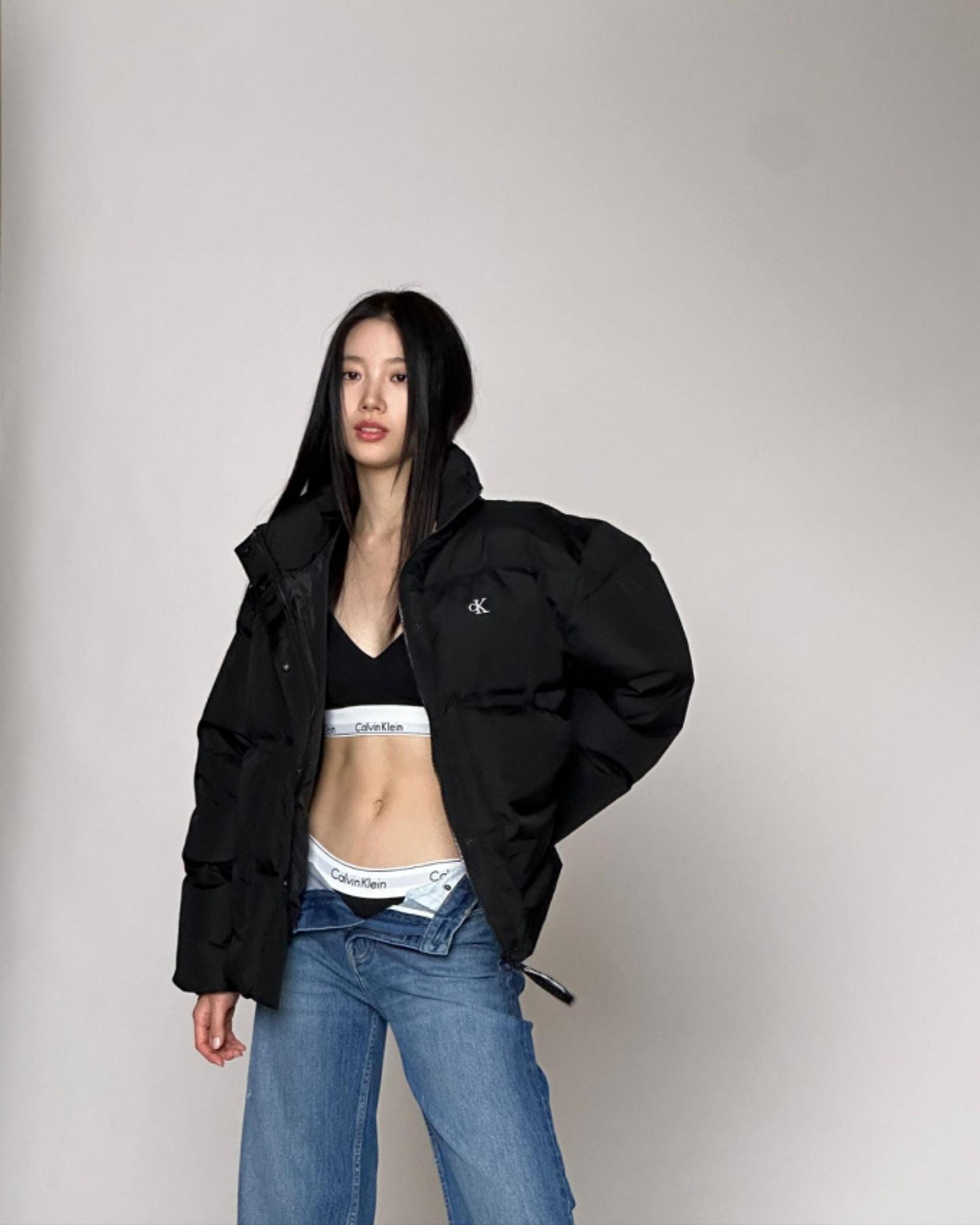 '퍼펙트 복근이 뙇'…르세라핌 카즈하, 패션 화보 비하인드 컷 공개