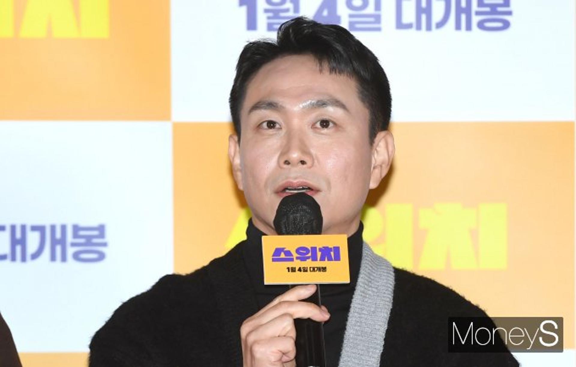 오정세 탄 승합차, 경운기 추돌… 1명 사망
