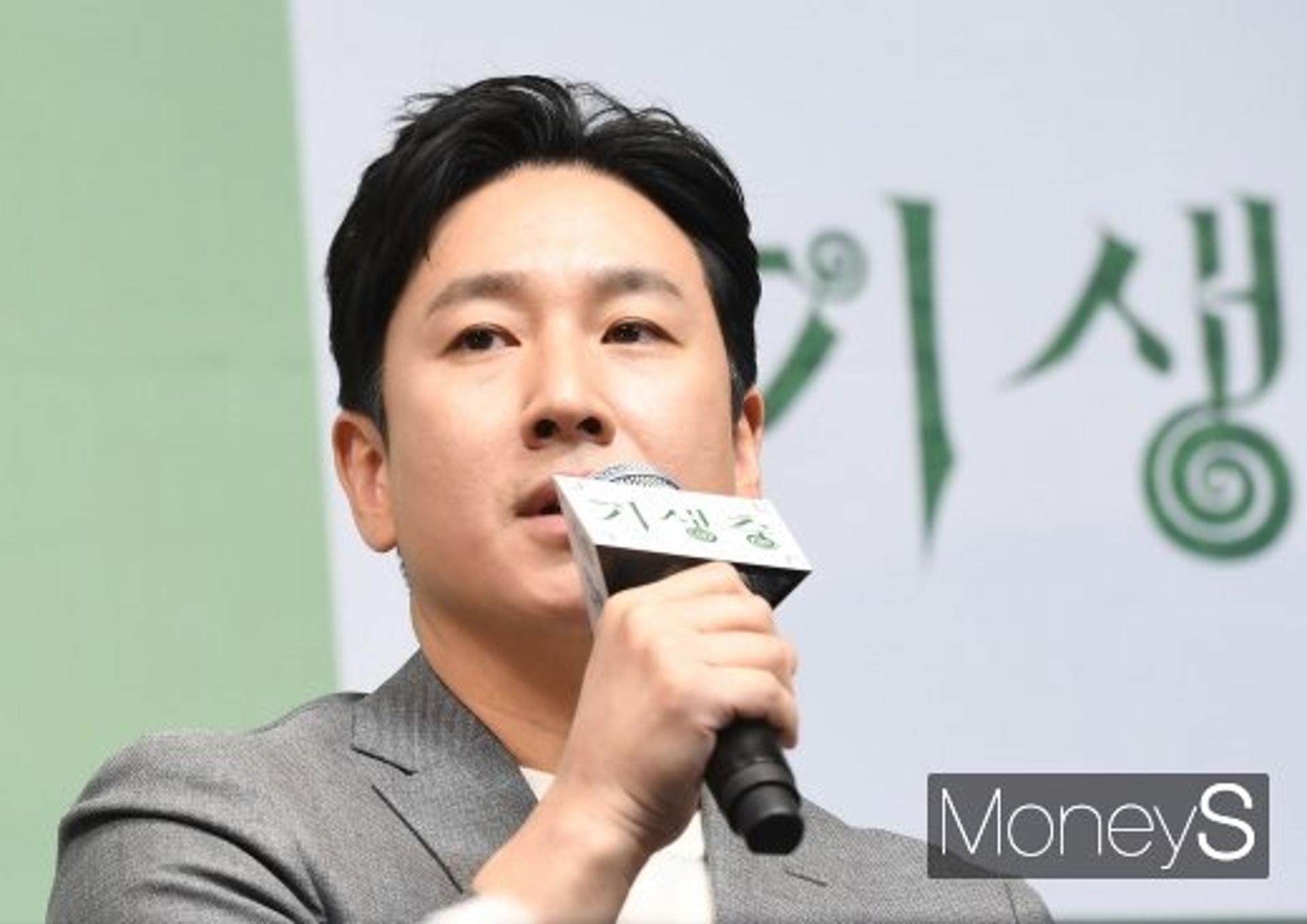 이선균 "술·약에 의존 안해"… 발언 불과 한달 전인데
