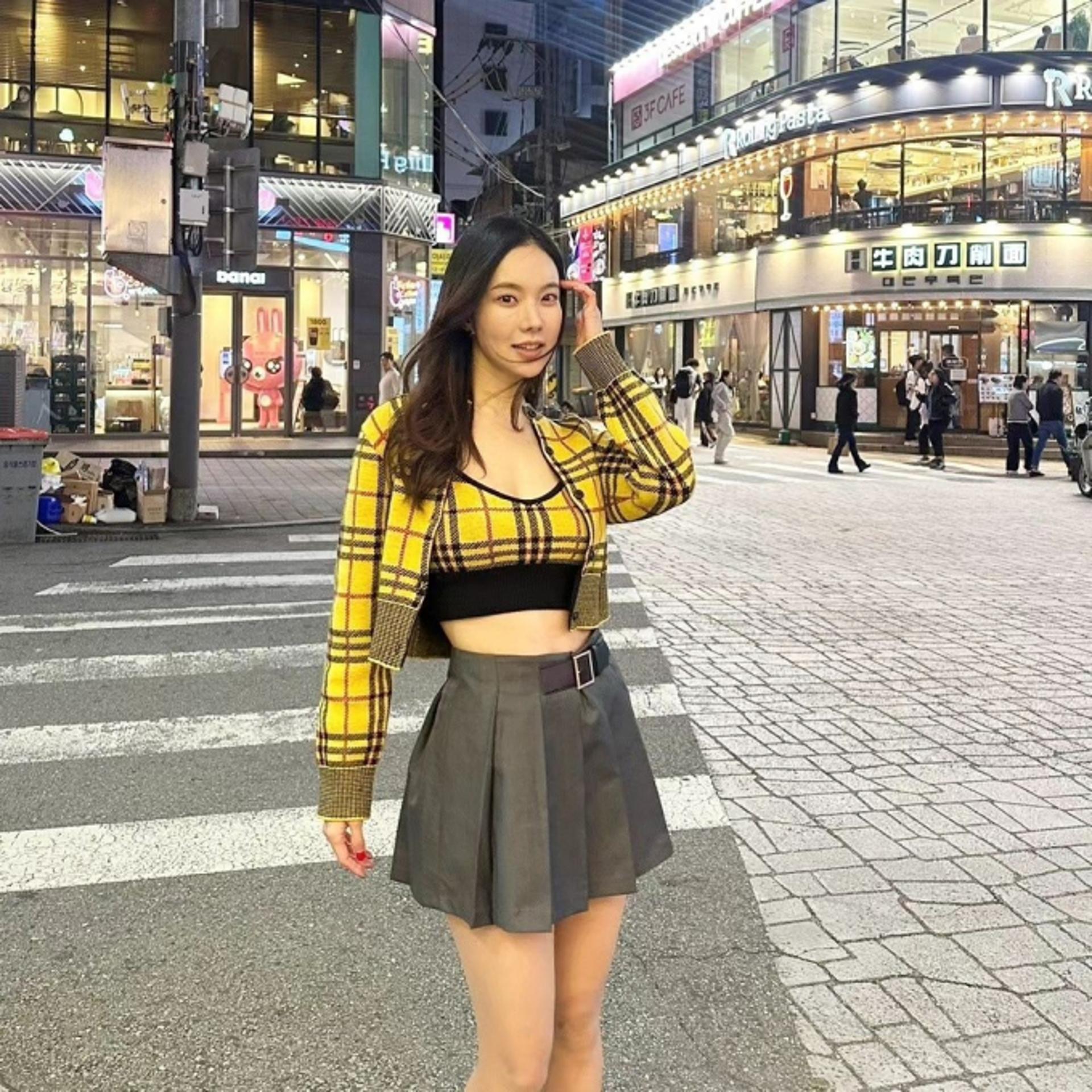 "젊은이들 거리에서"…김나희, 크롭톱+초미니 입고 상큼 매력 폭발