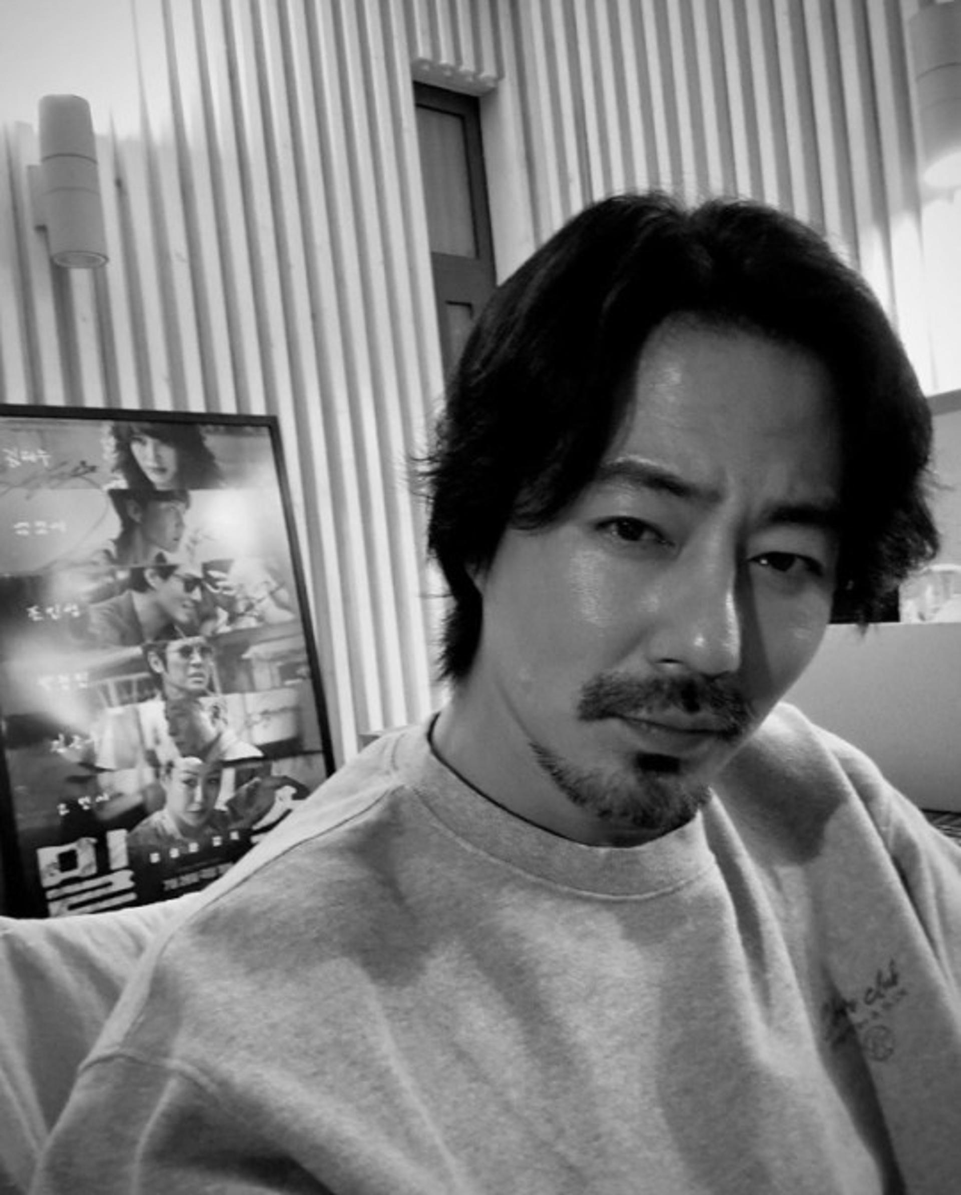 "입금돼서 한거임"… 조인성, 수염 논란 해명 나섰다