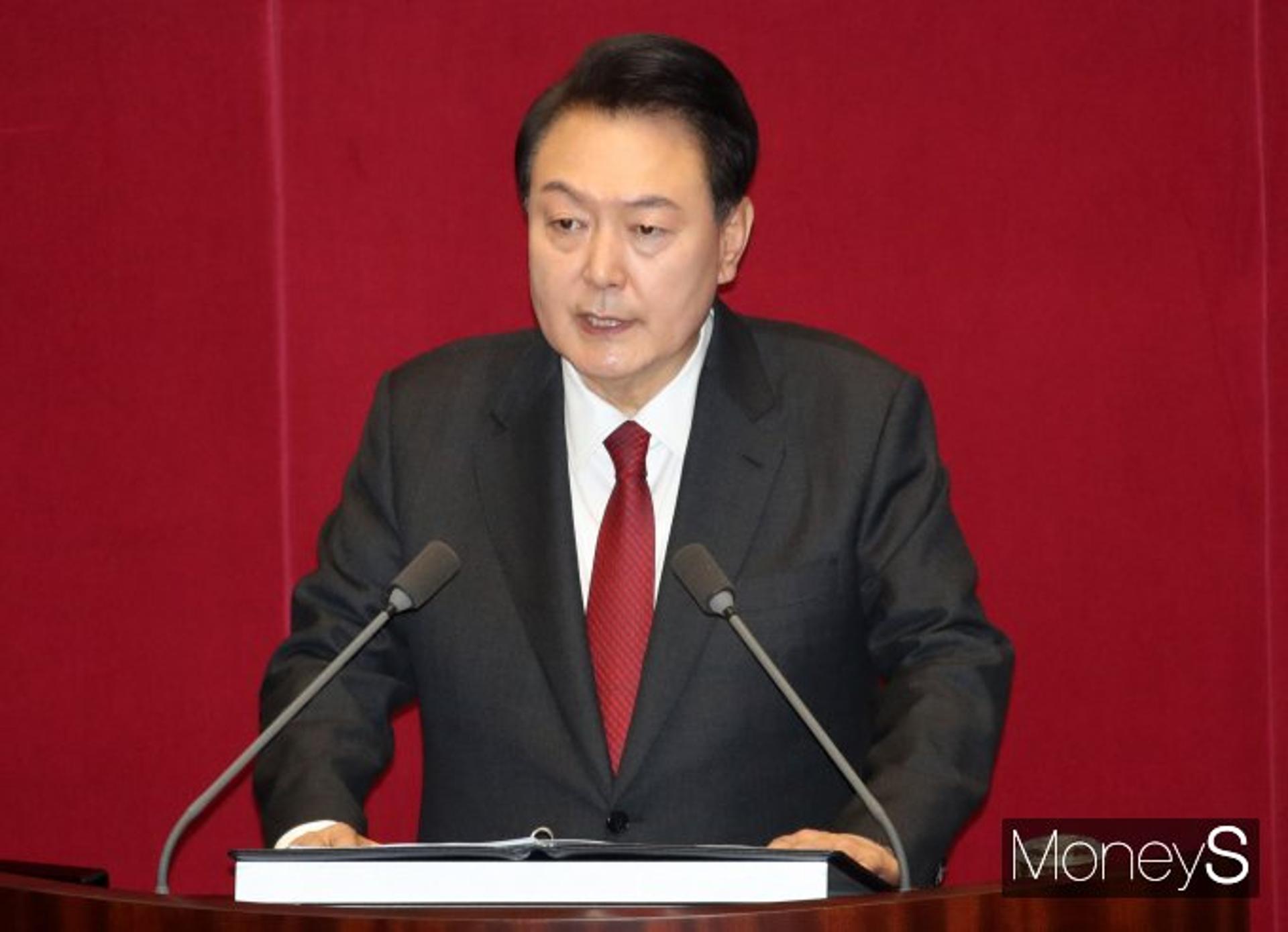 尹 "민생 어려움 여전…안정 대책 마련 최우선"(상보)