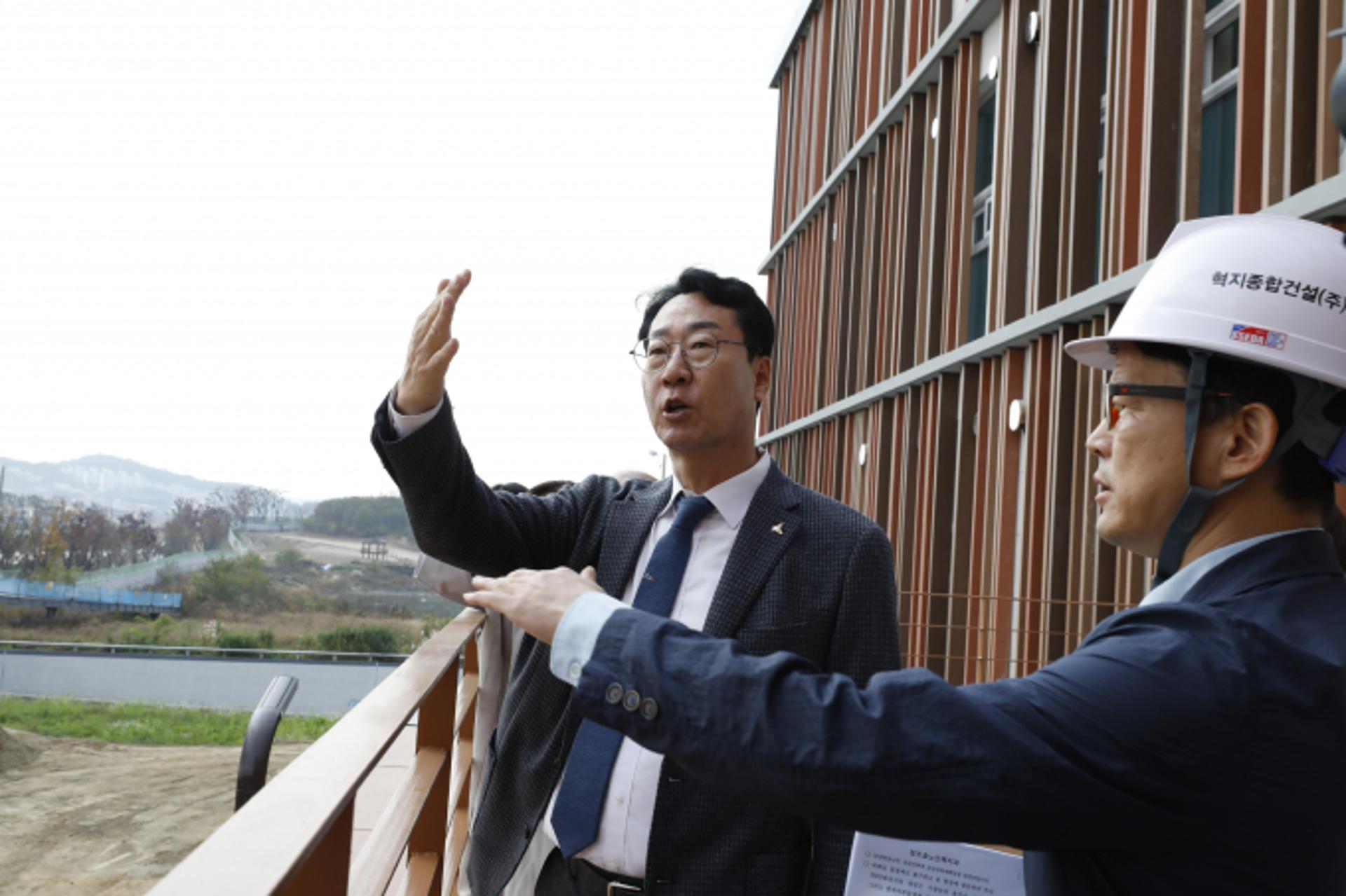 정명근 화성시장, '정조효노인복지관' 준공 전 최종점검