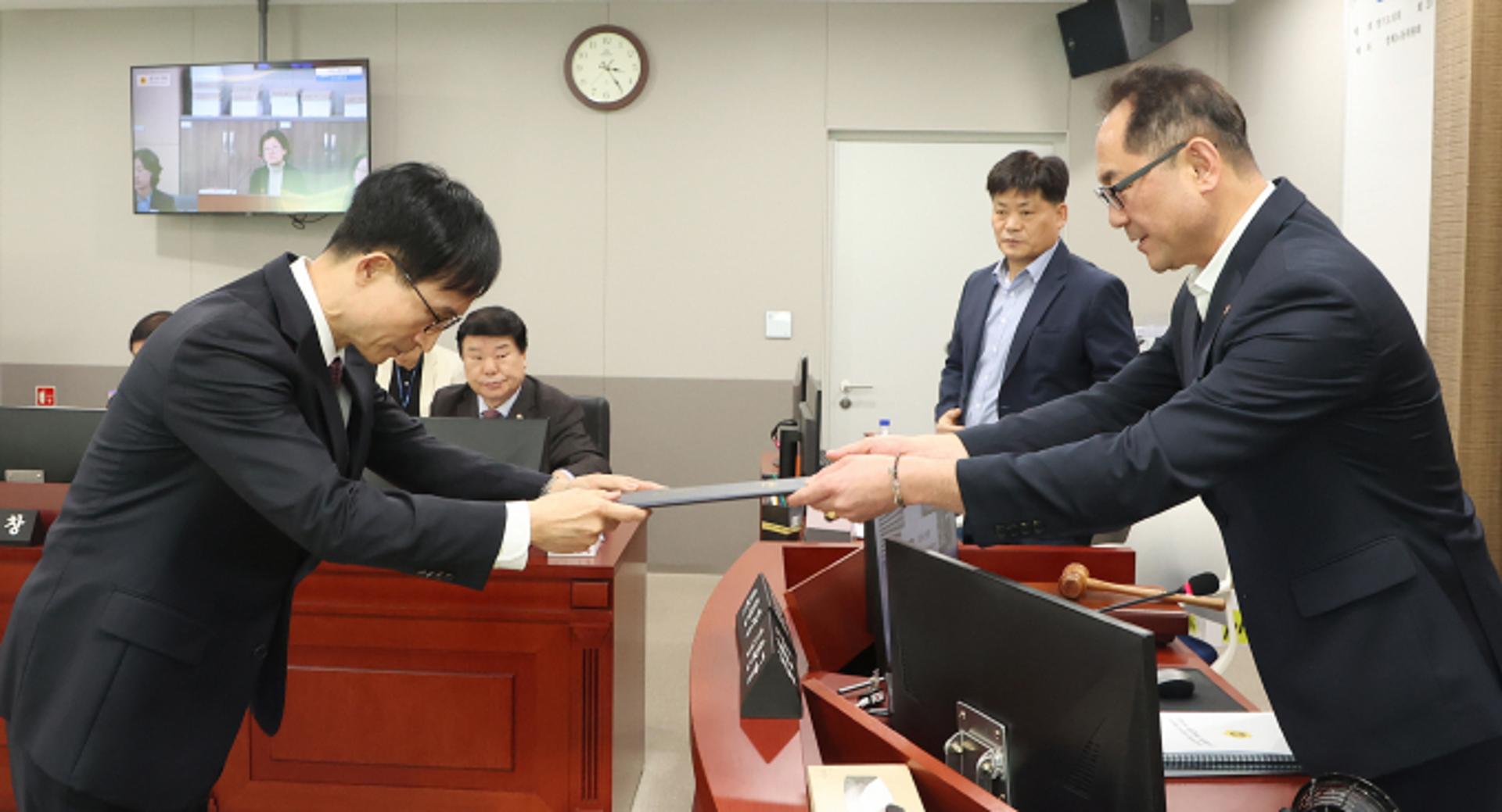 경기도의회, 윤덕룡 경기일자리재단 대표이사 후보 인사청문 '적합'
