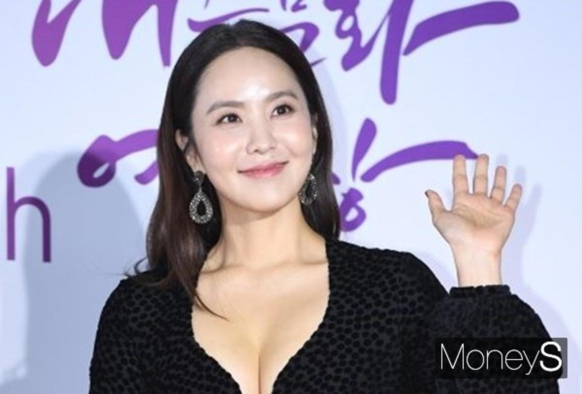"자녀 위해 함구해왔다"… 박지윤, 이혼 루머에 법적대응