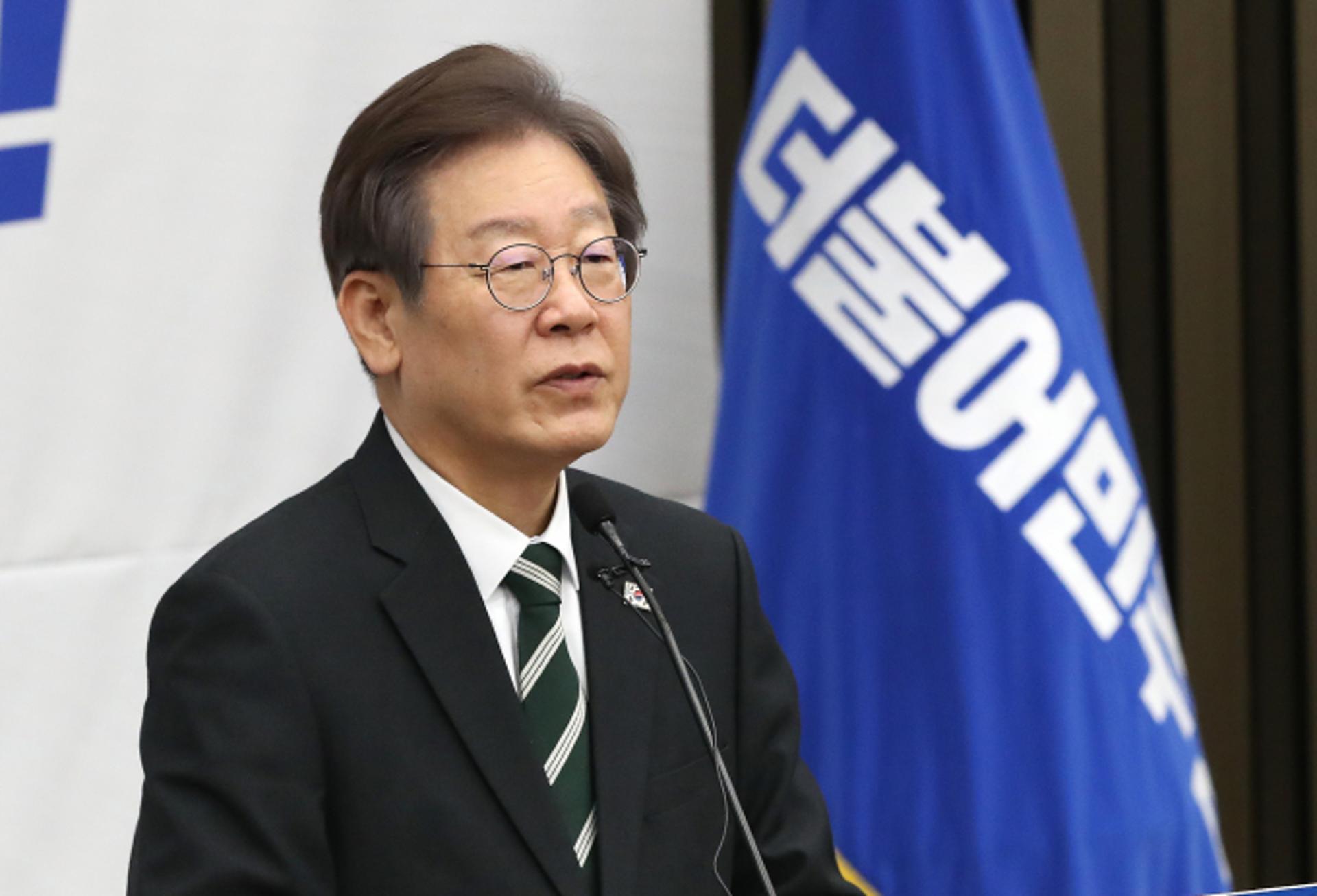 '언행주의보' 내린 이재명 "행동과 말 철저하게 관리하라"