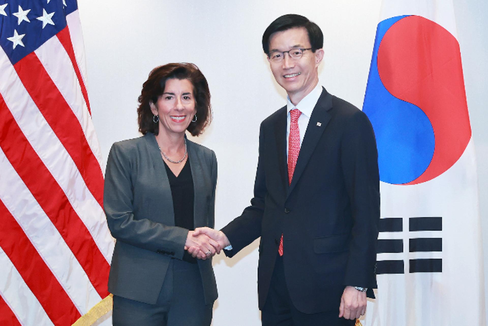 [비즈S+]소재업계 운명 쥔 FEOC가 뭐길래 … 정부도 총력 대응