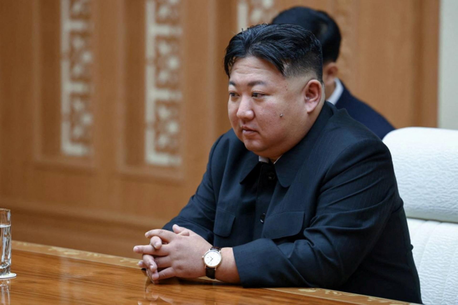김정은, 이틀 만에 위성관제소 방문… "정찰위성, 서울·평택 등 표적 촬영"