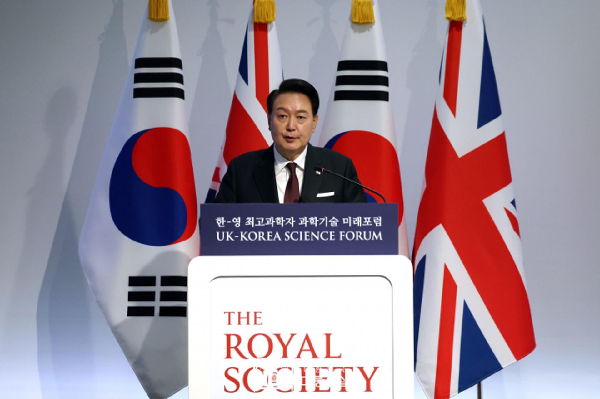 "부산 이즈 레디" 윤 대통령, 연이틀 엑스포 유치전 "한국이 혁신 선도"