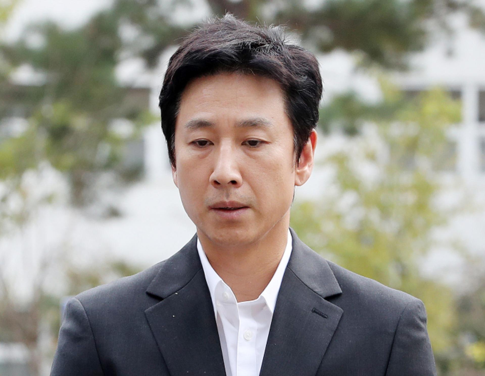 이선균, 유흥업소 실장에 "나도 너 되게 좋아해"… 경찰, 마약단서 특정