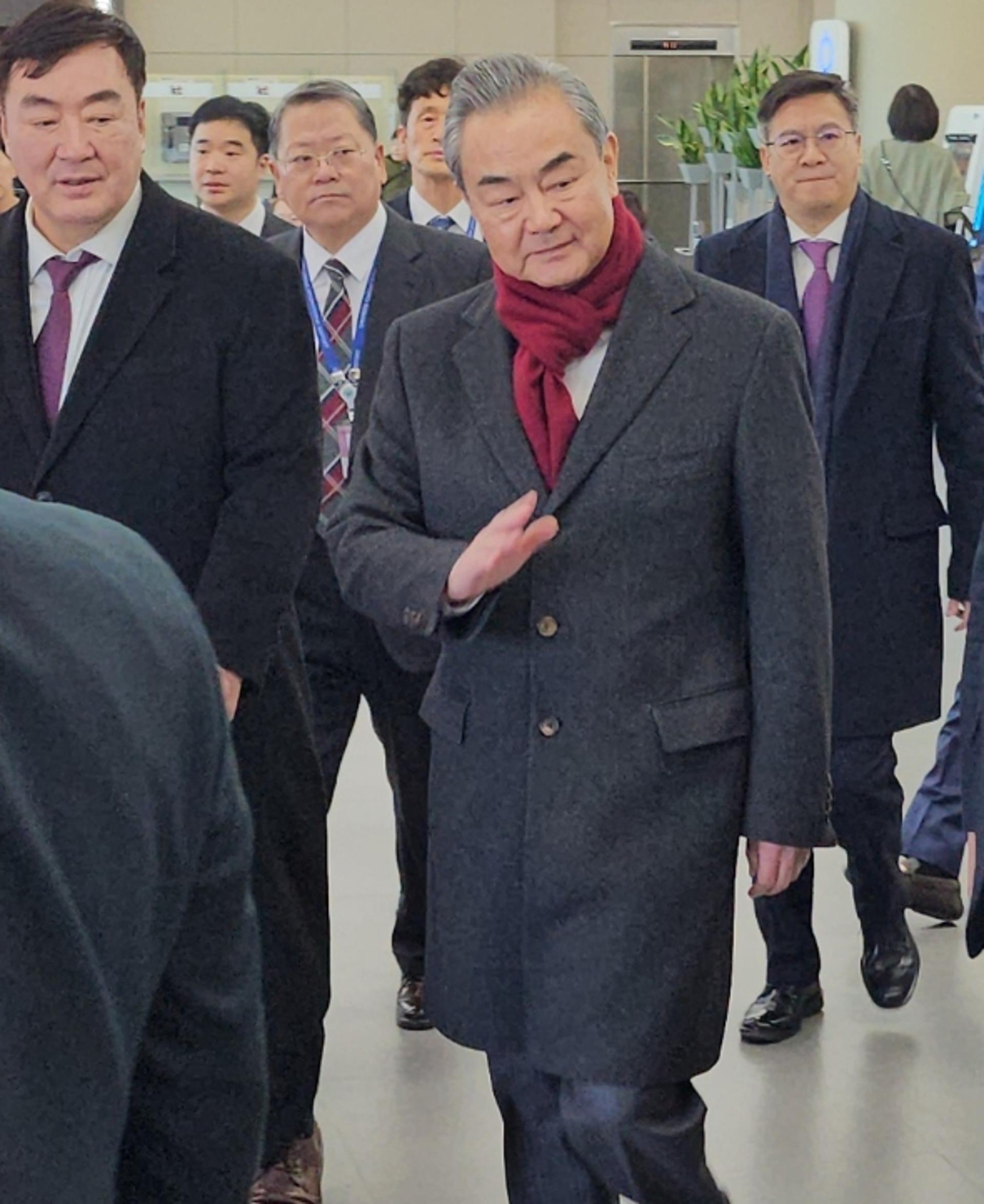 한중일 외교장관회의 부산 개최… 3국 정상회의 재개 방안 논의