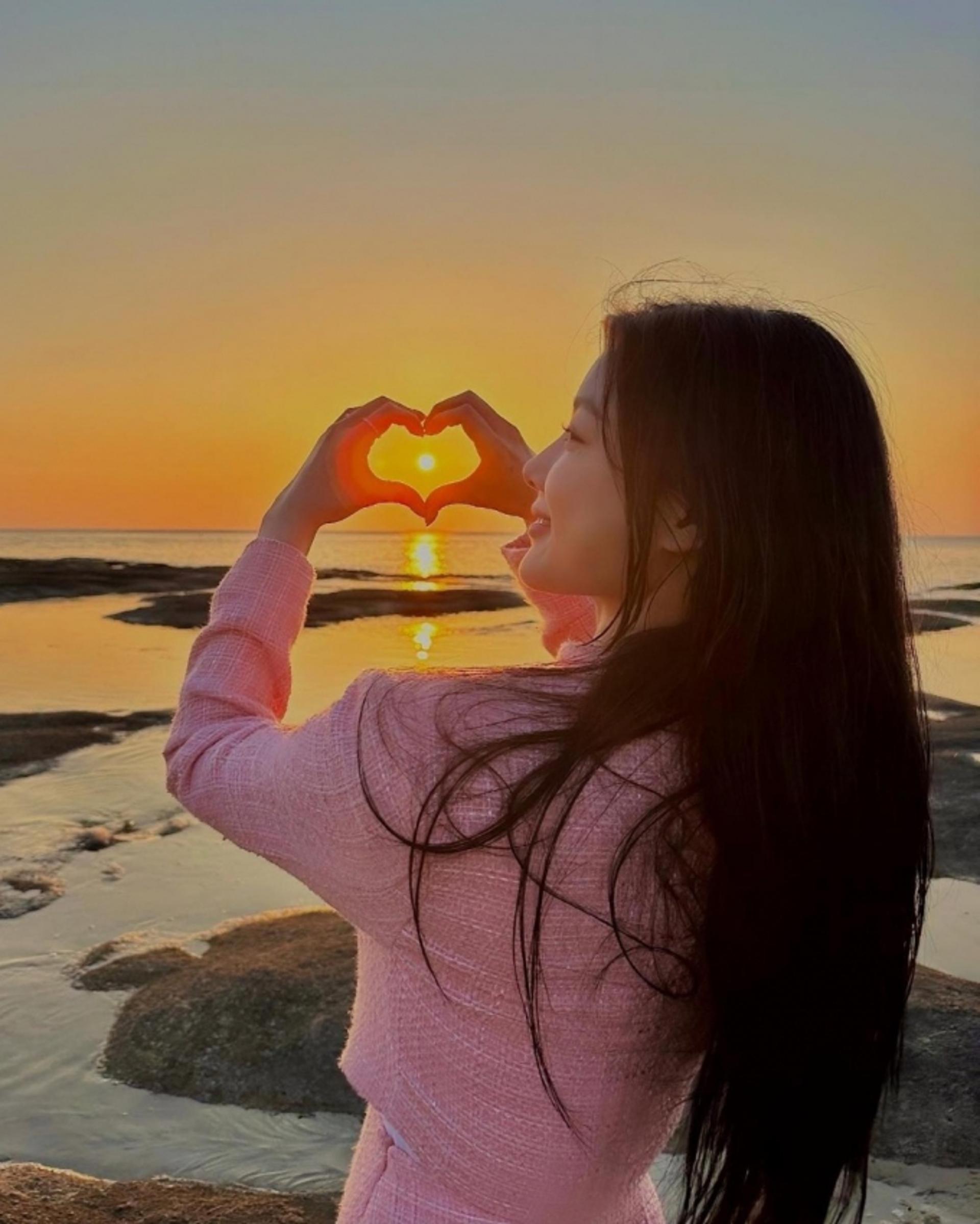 김유정, 핑크빛 뒤태만으로 '남심 올킬'