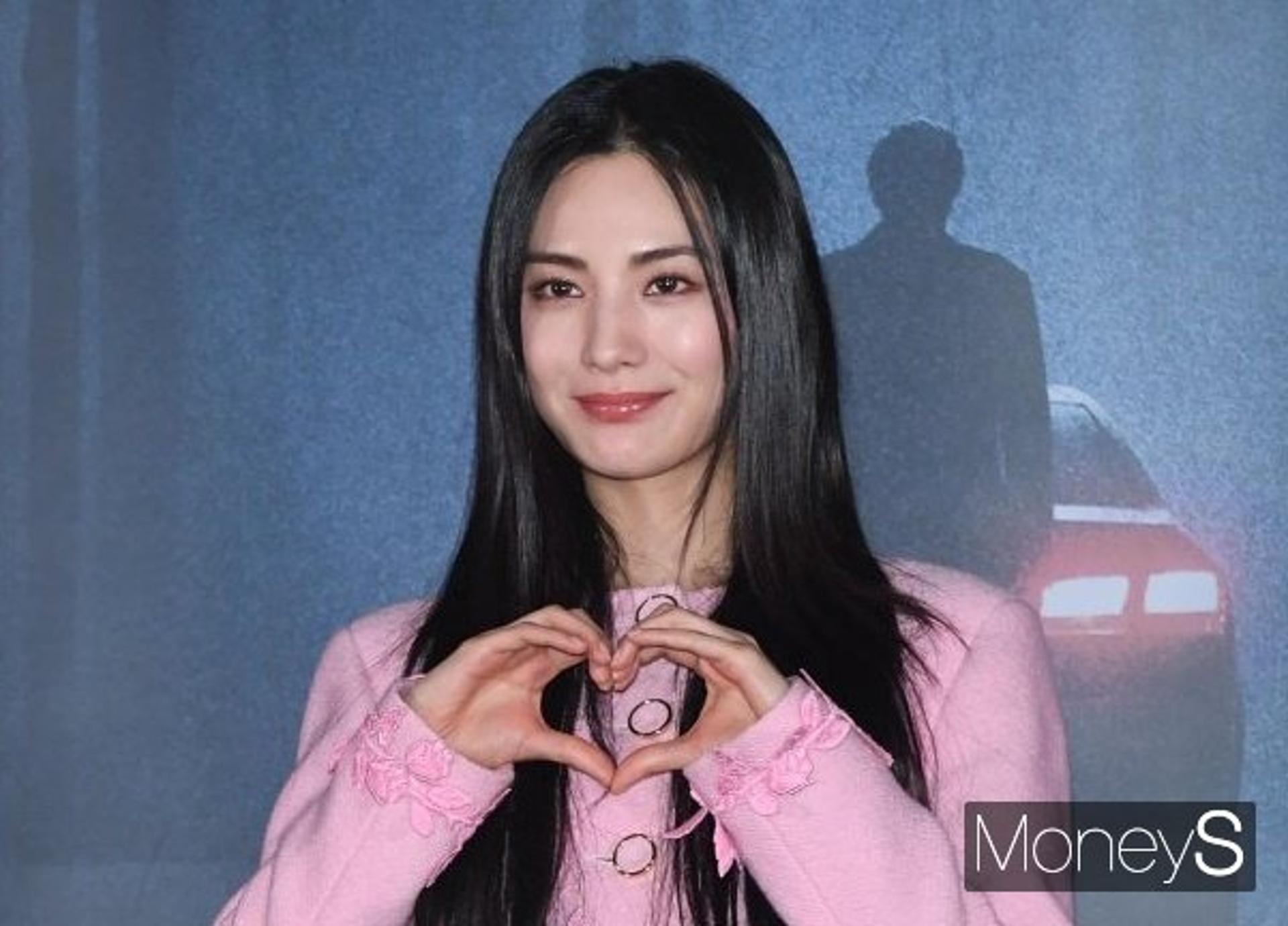 나나, 플레디스와 14년 인연… 4번째 재계약